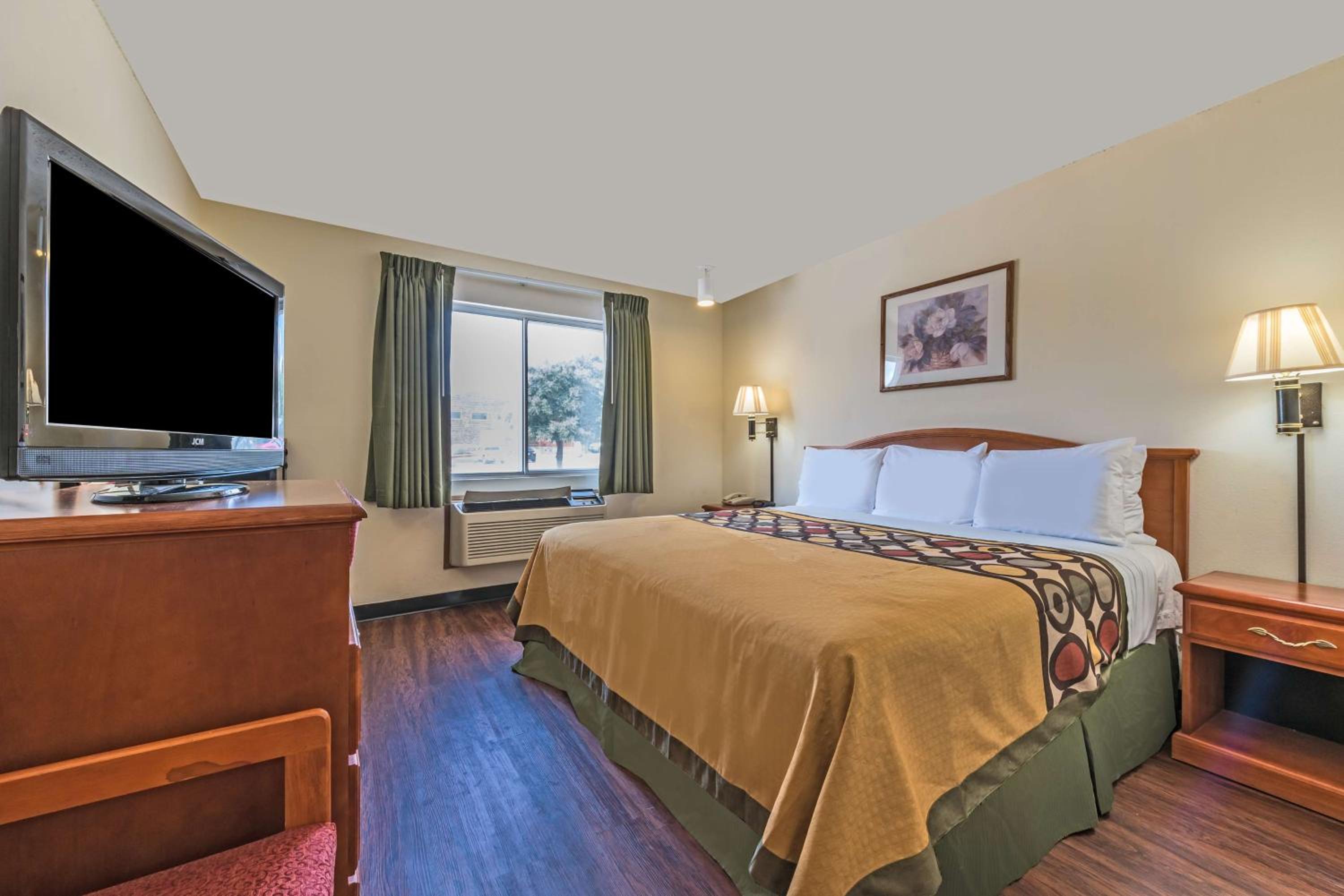 King Room - Non-Smoking - Photo 13