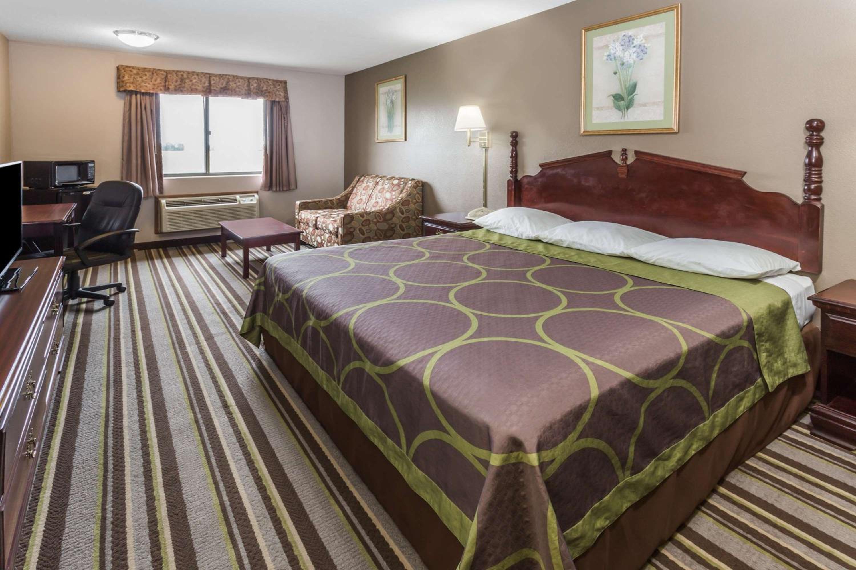King Room - Non-Smoking - Photo 5