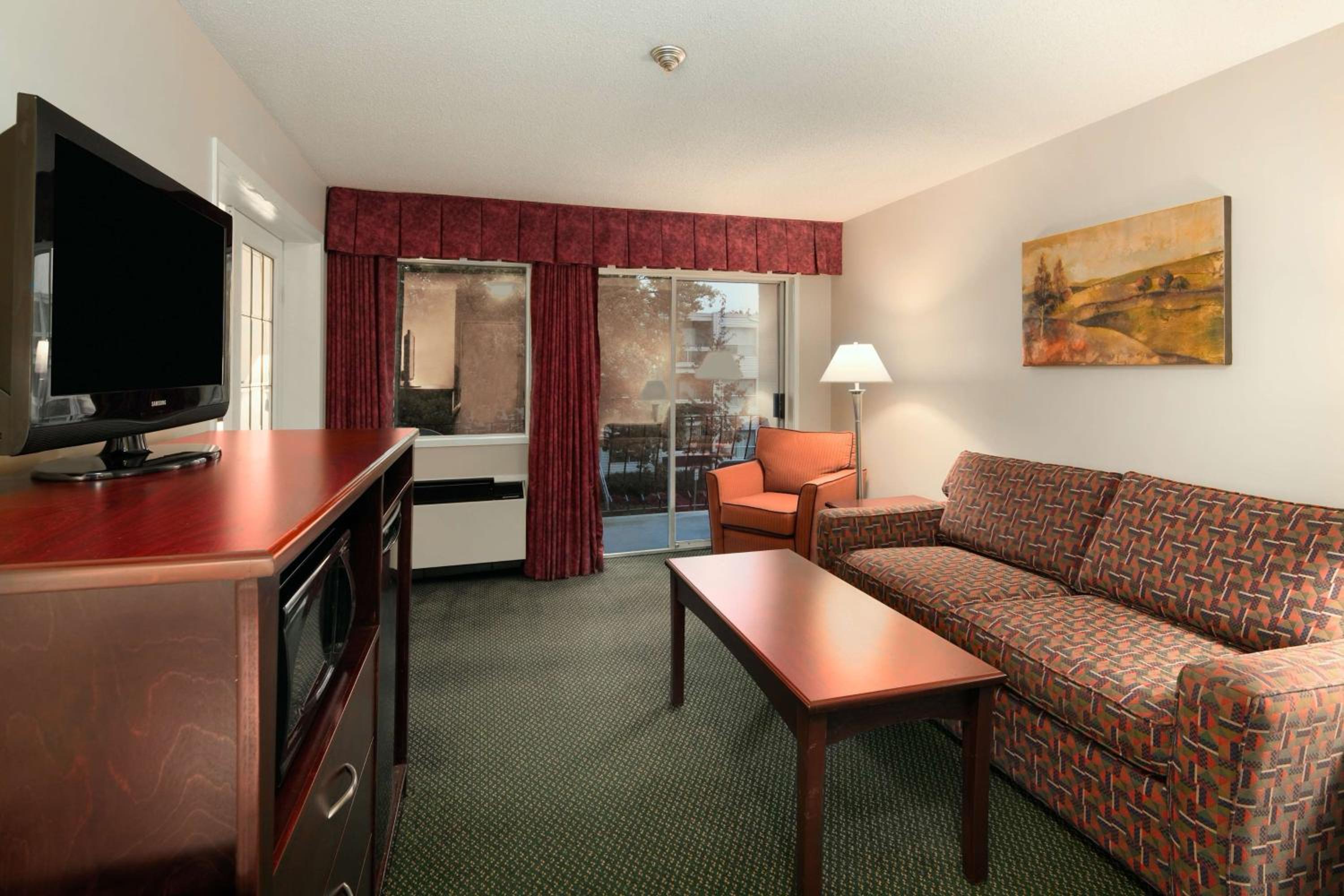 Queen Room with Sofa Bed - Non-Smoking - Photo 2