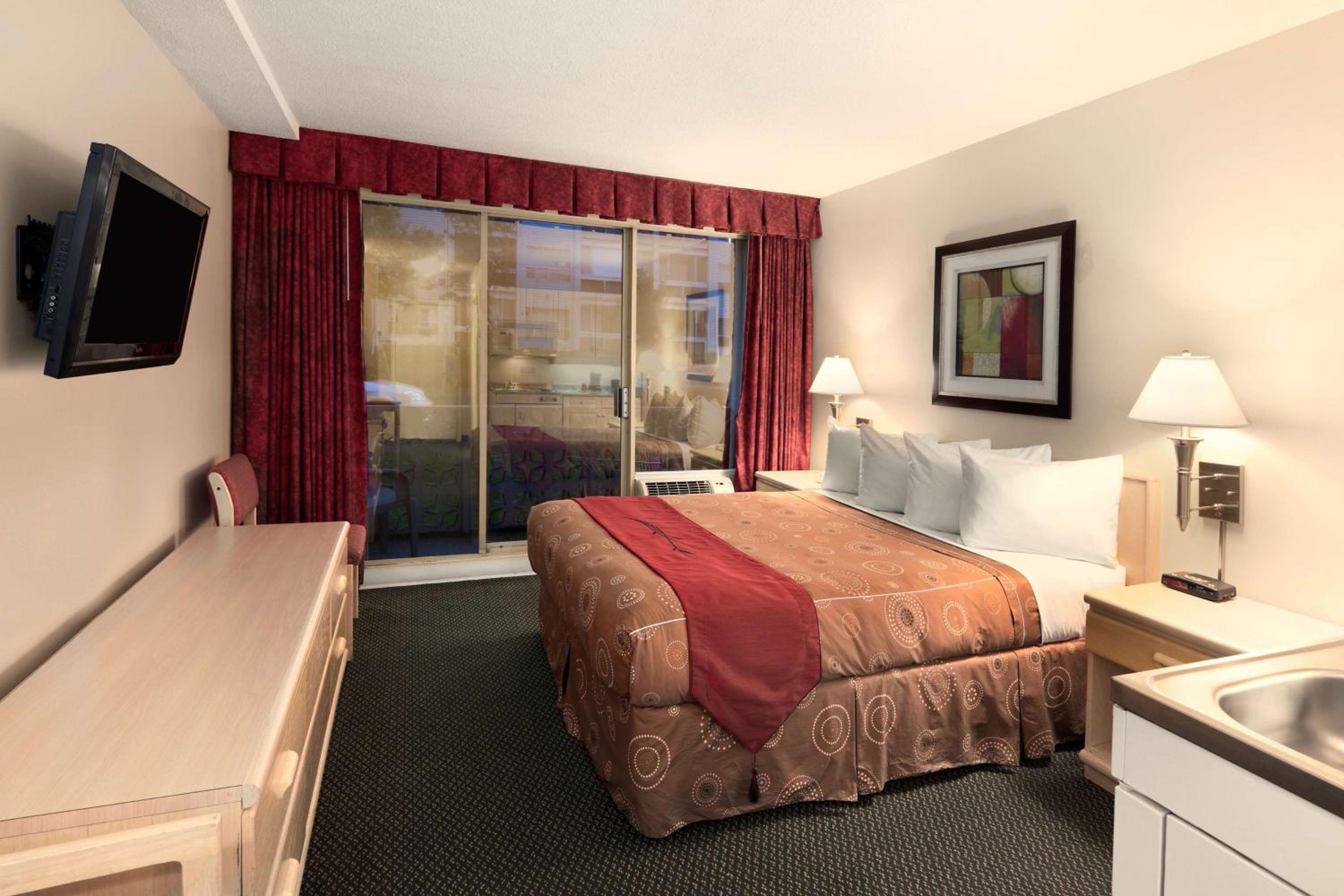 Queen Room - Non-Smoking - Photo 1