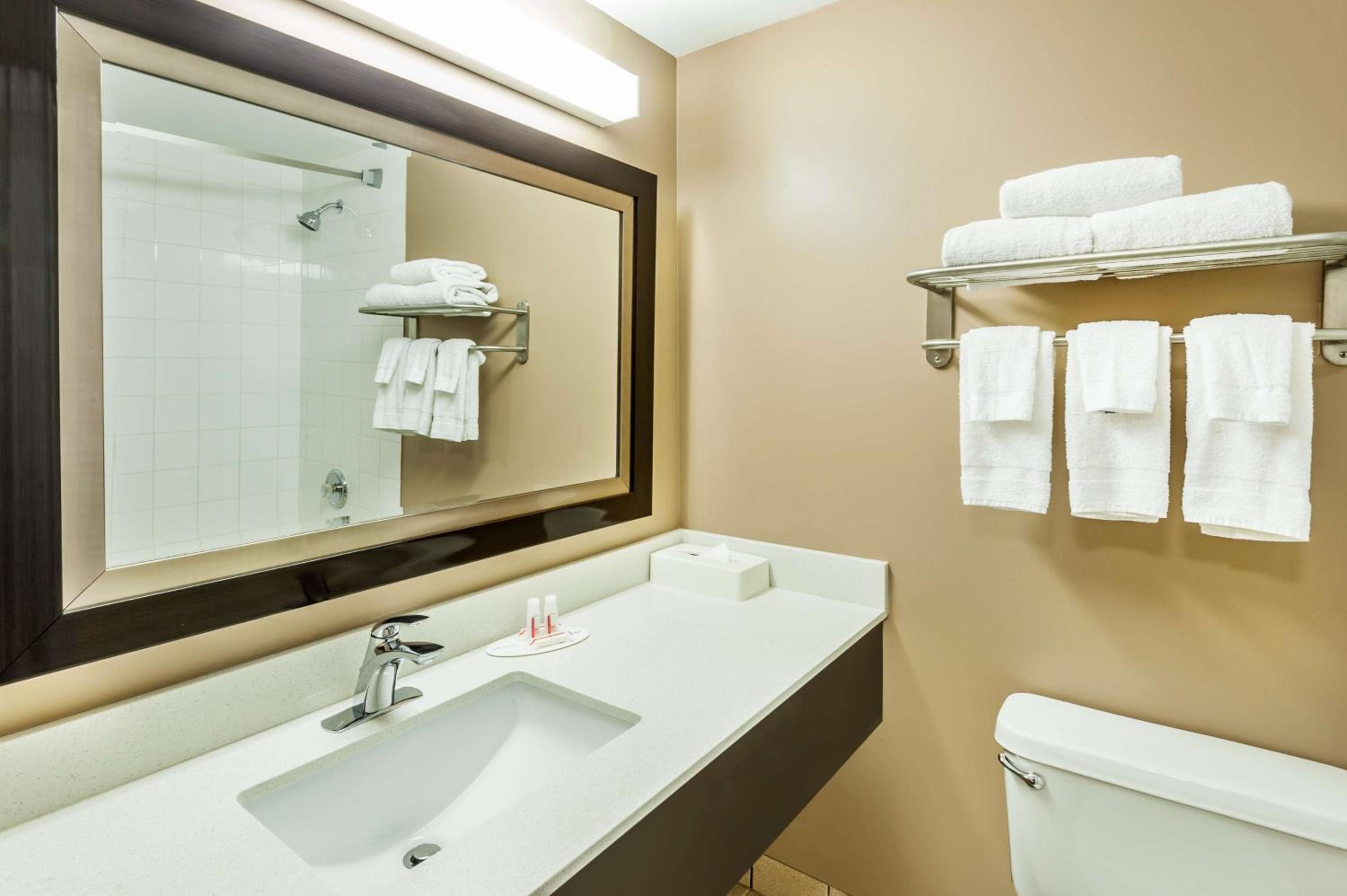 King Room - Non-Smoking - Photo 3