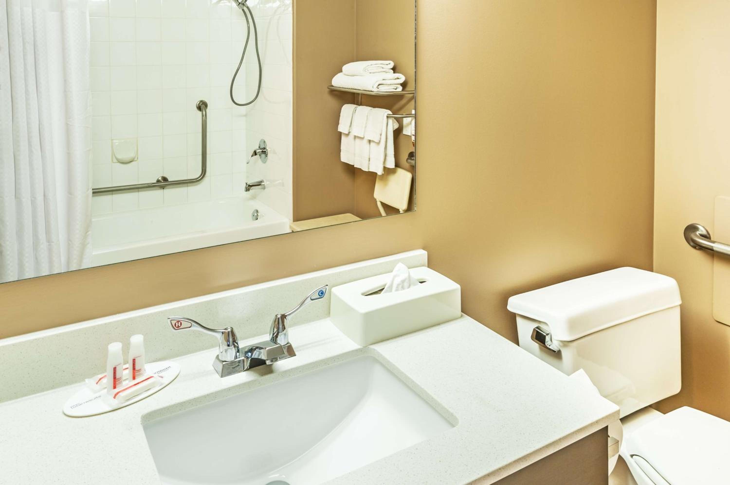 Queen Room - Disability Access - Non-Smoking photo 3
