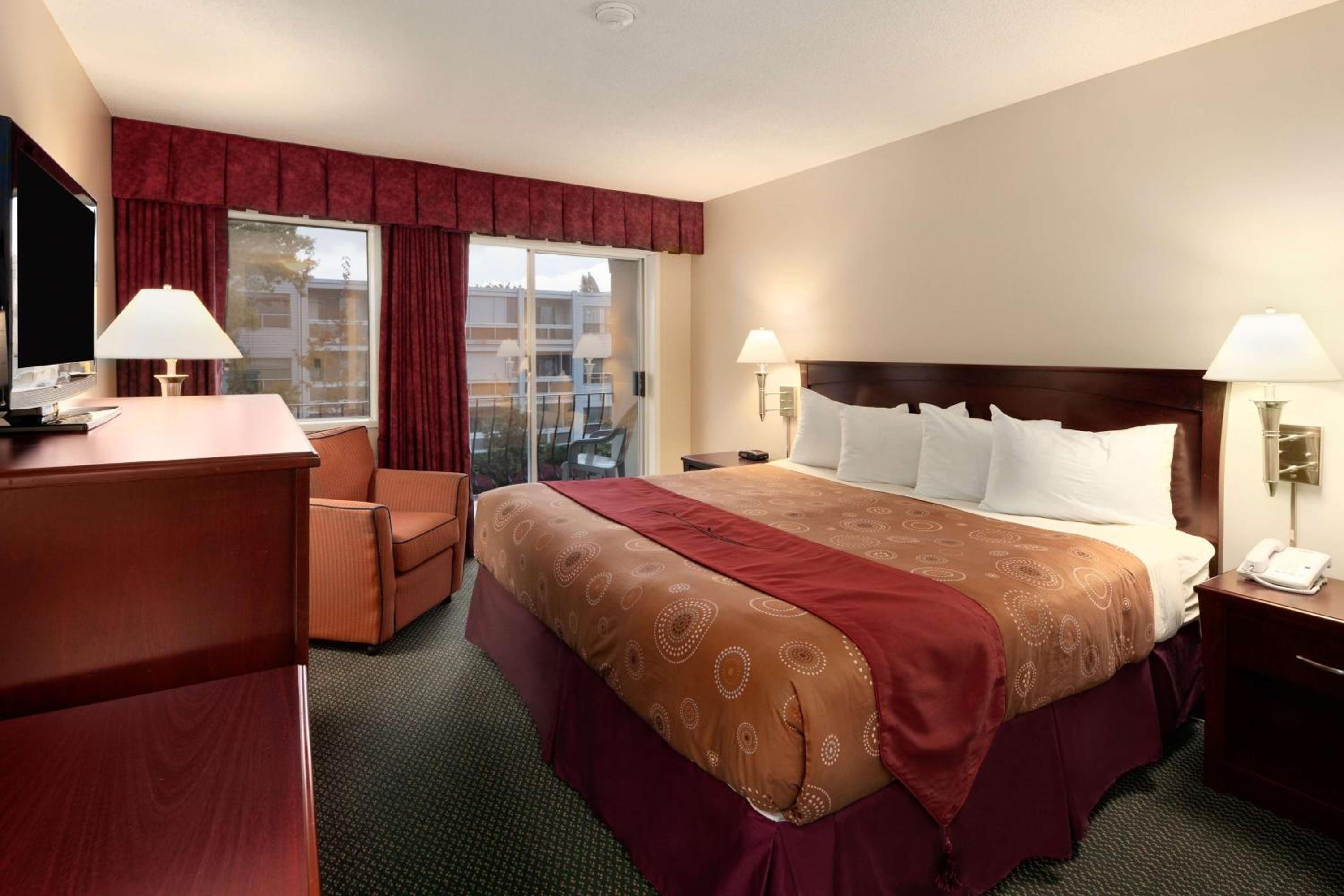 King Room - Non-Smoking - Photo 3