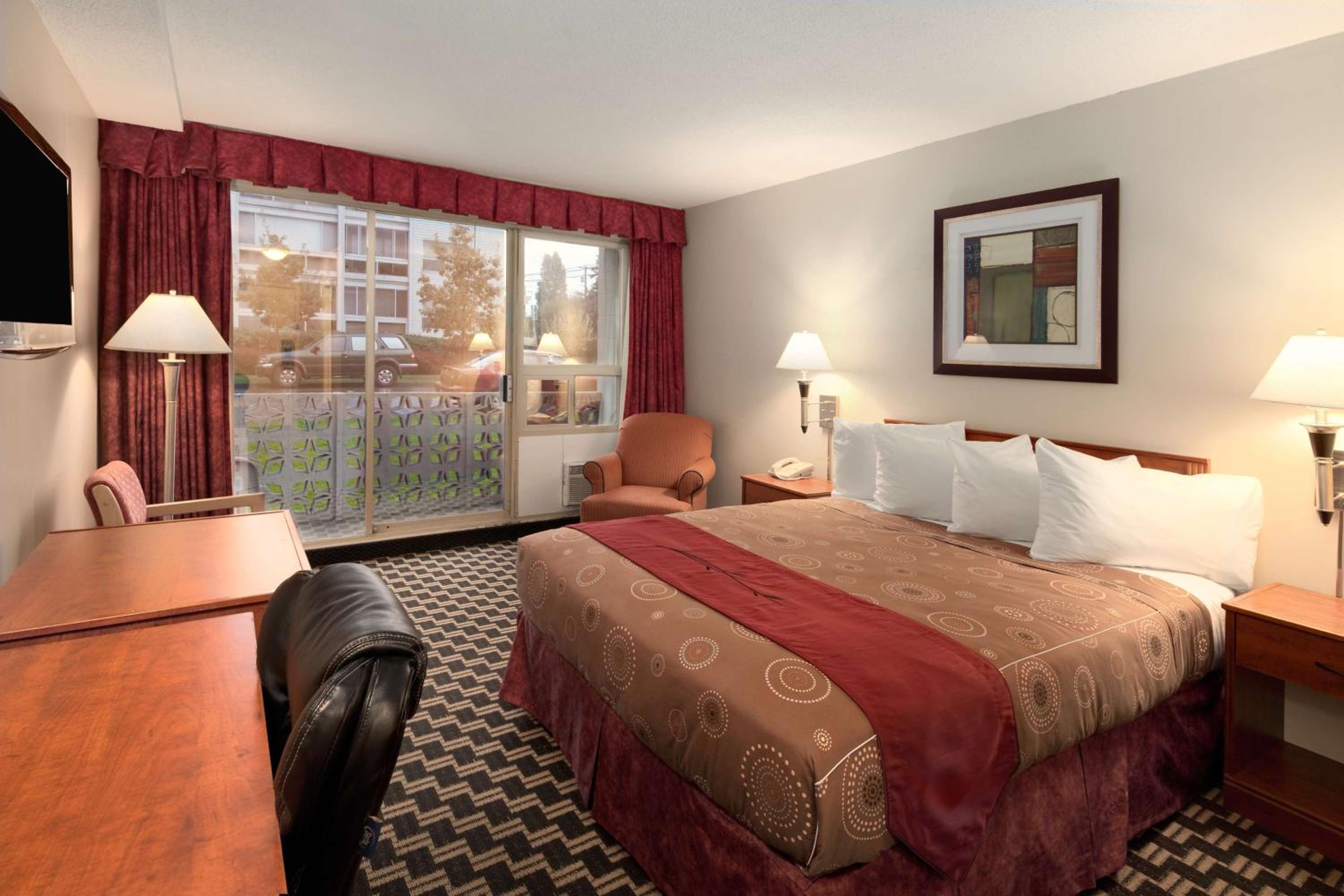 King Room - Non-Smoking - Photo 1