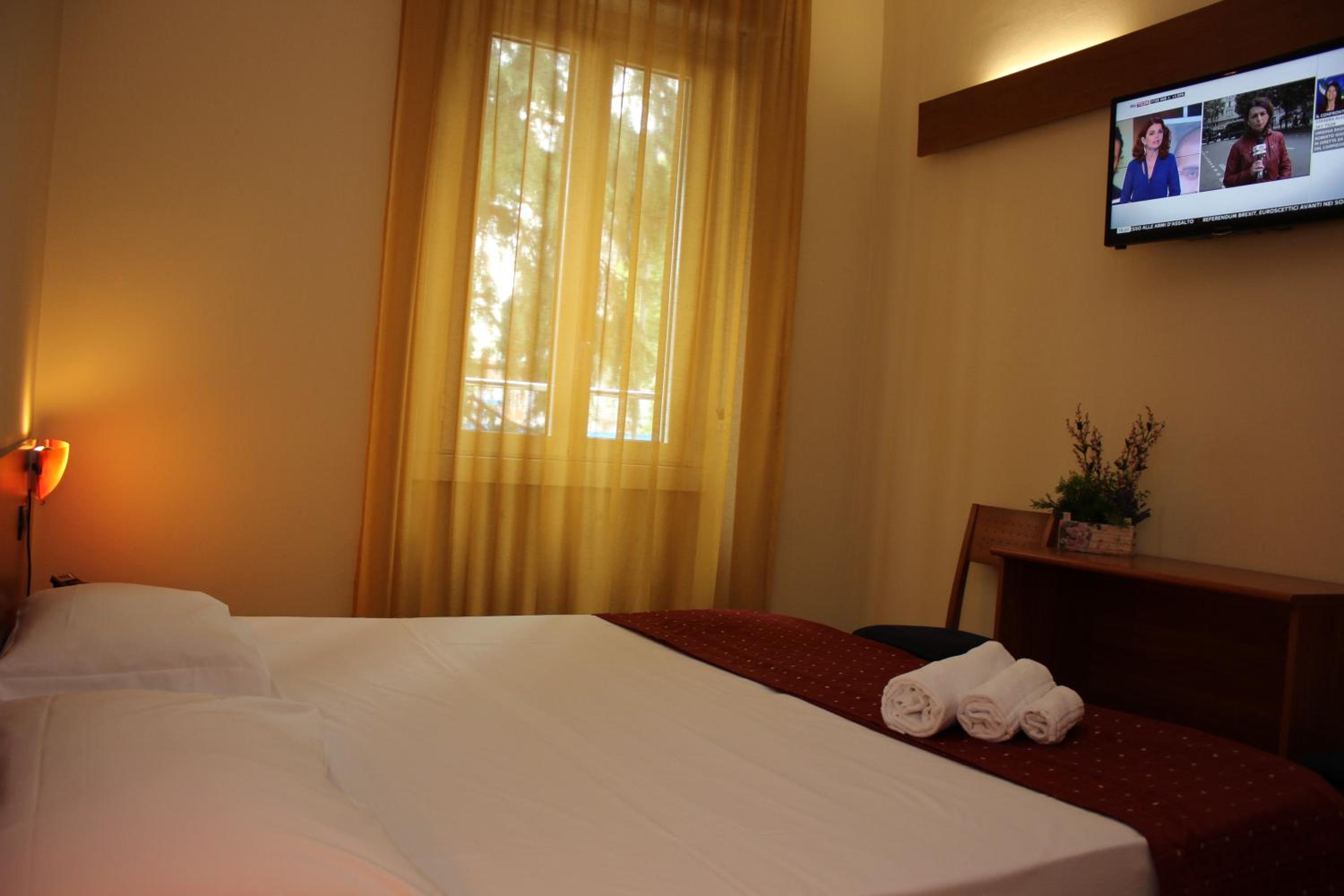 Double or Twin Room - Photo 4