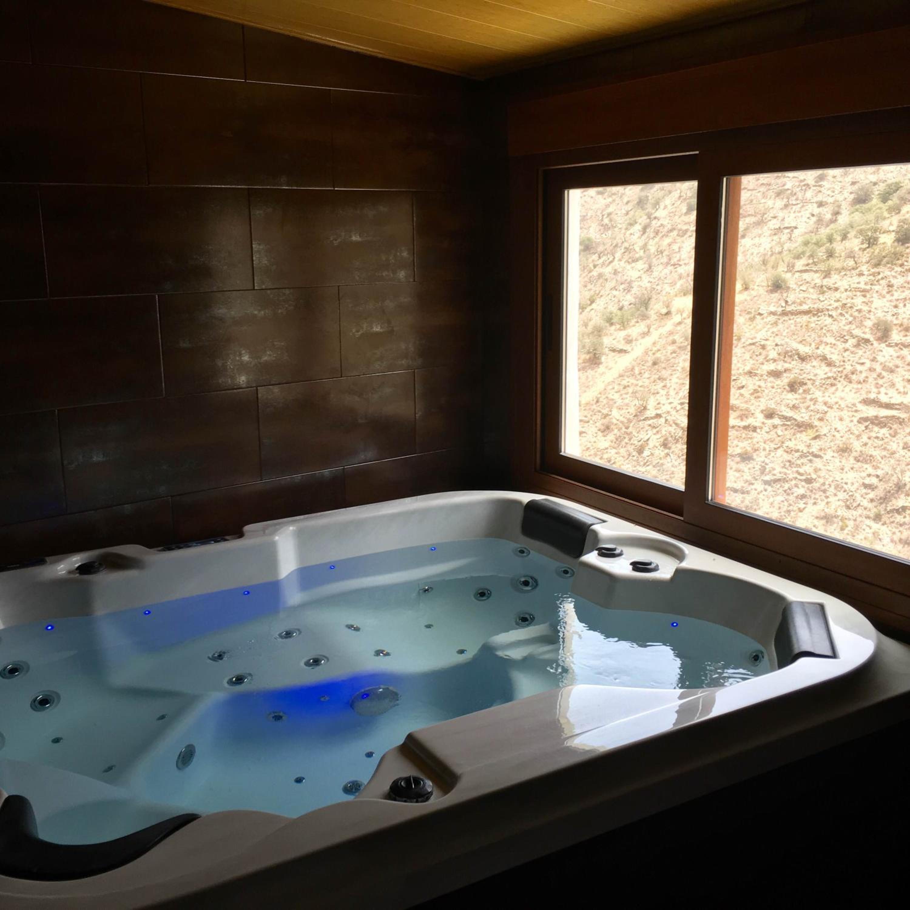 Deluxe One-Bedroom House with Hot Tub photo 3