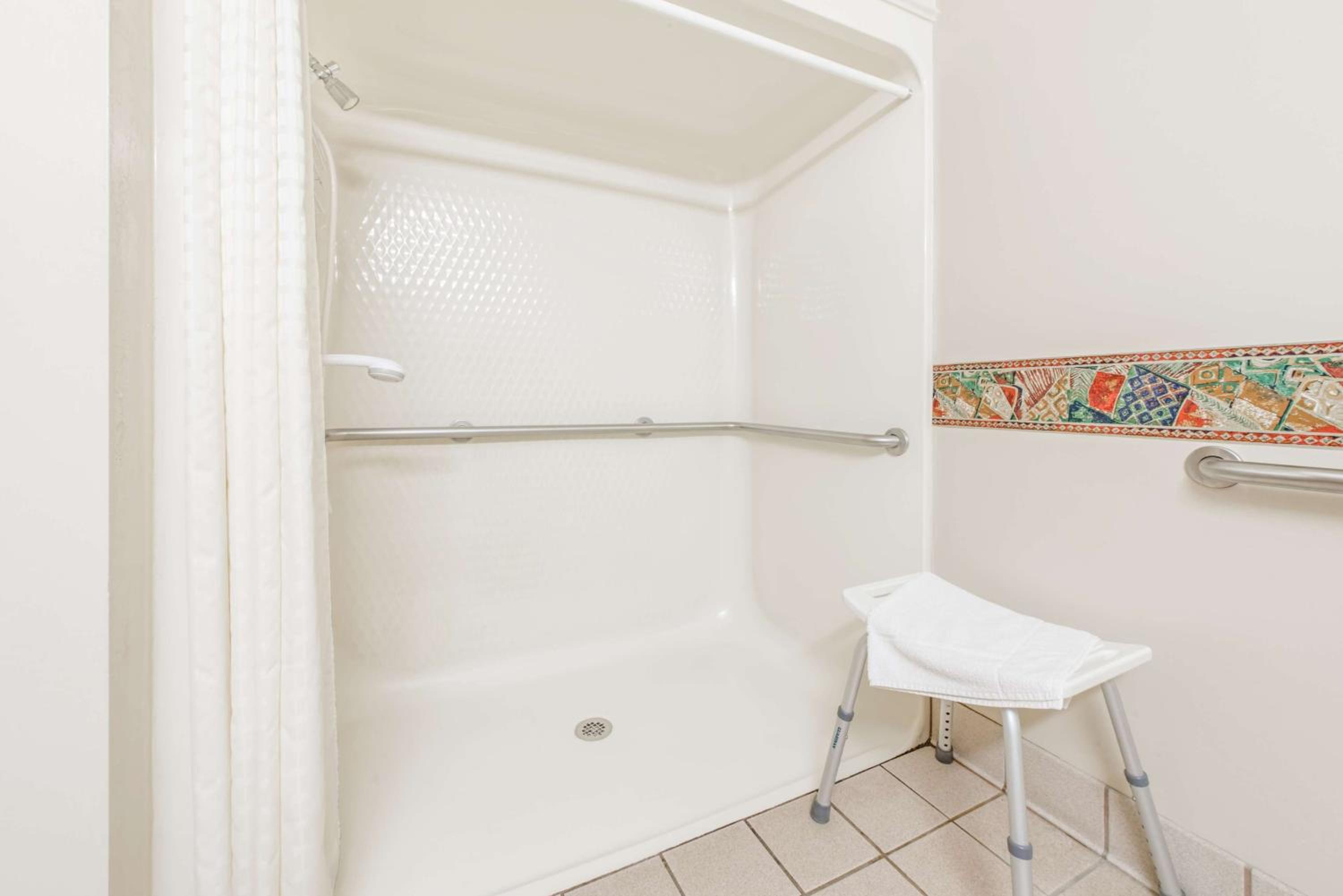 King Room - Mobility Access/Non-Smoking - Photo 2