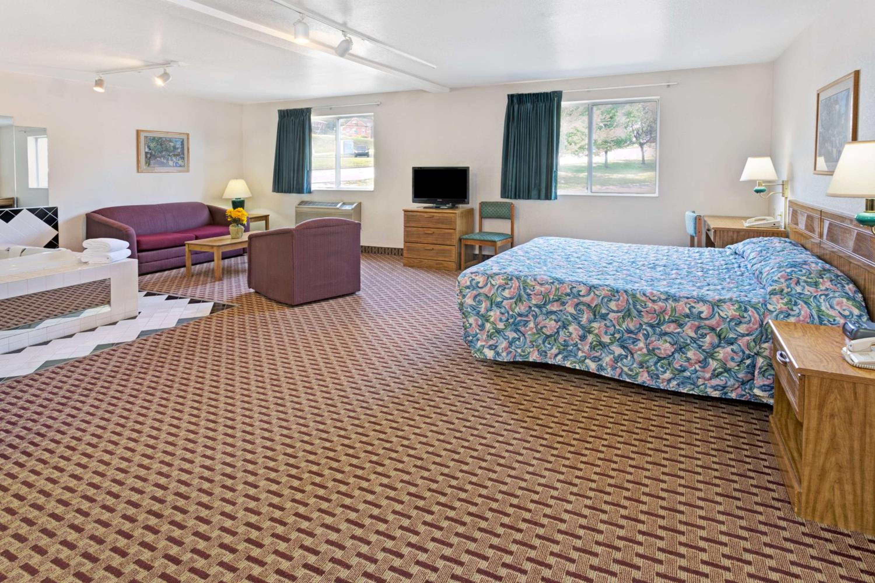 King Suite - Non-Smoking - Photo 1