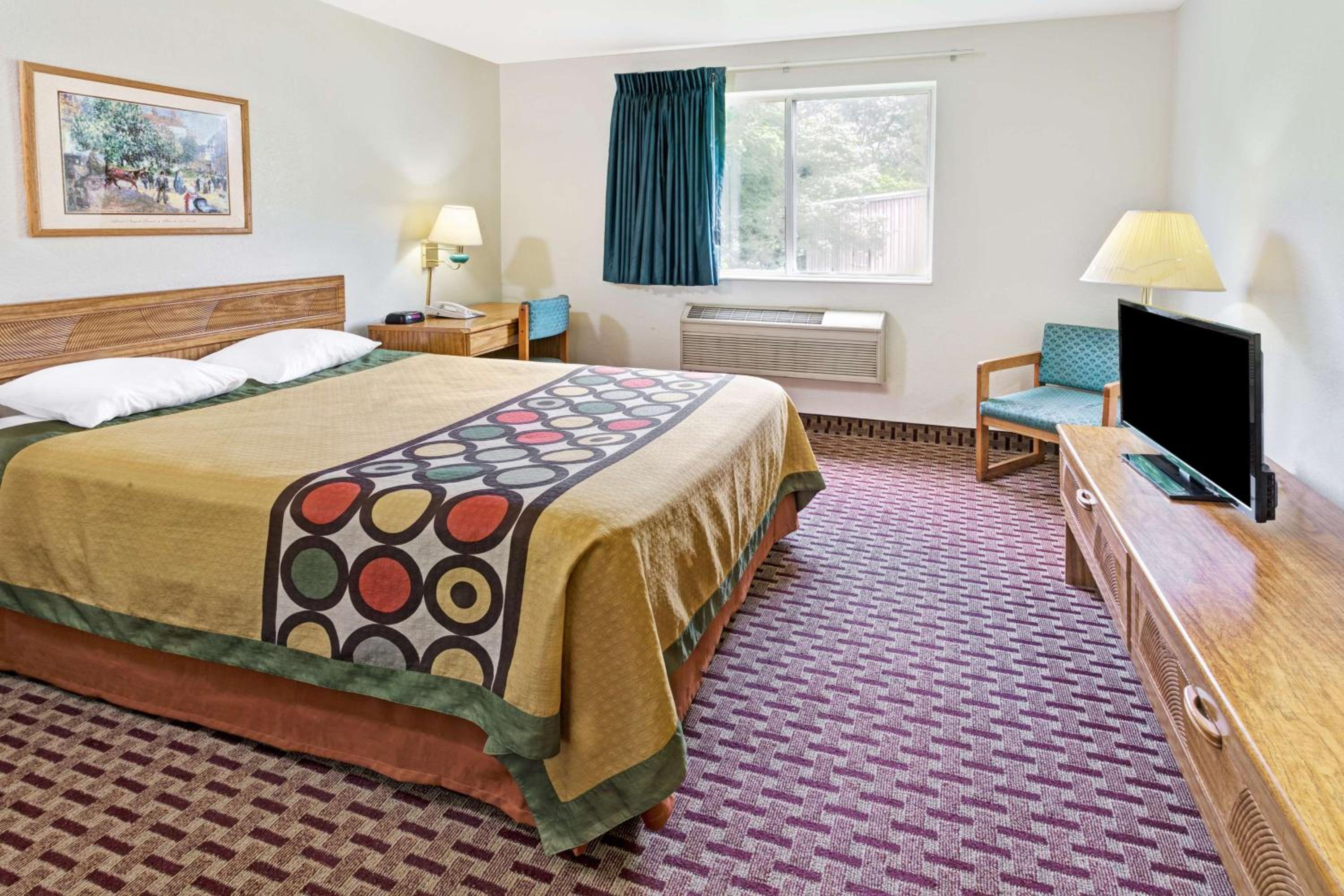 King Room - Non-Smoking - Photo 2