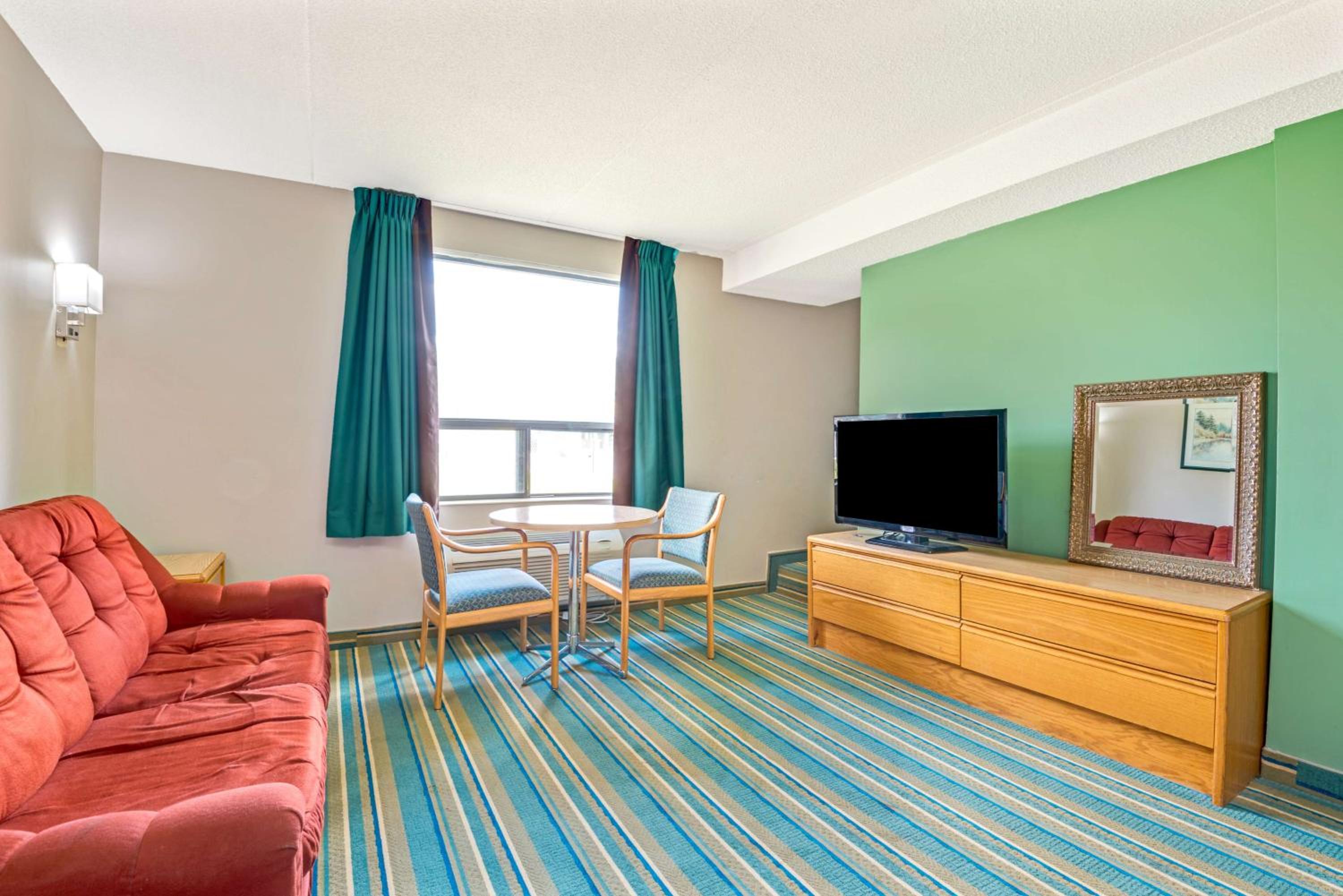 Superior King Room with Spa Bath - Non-Smoking - Photo 2
