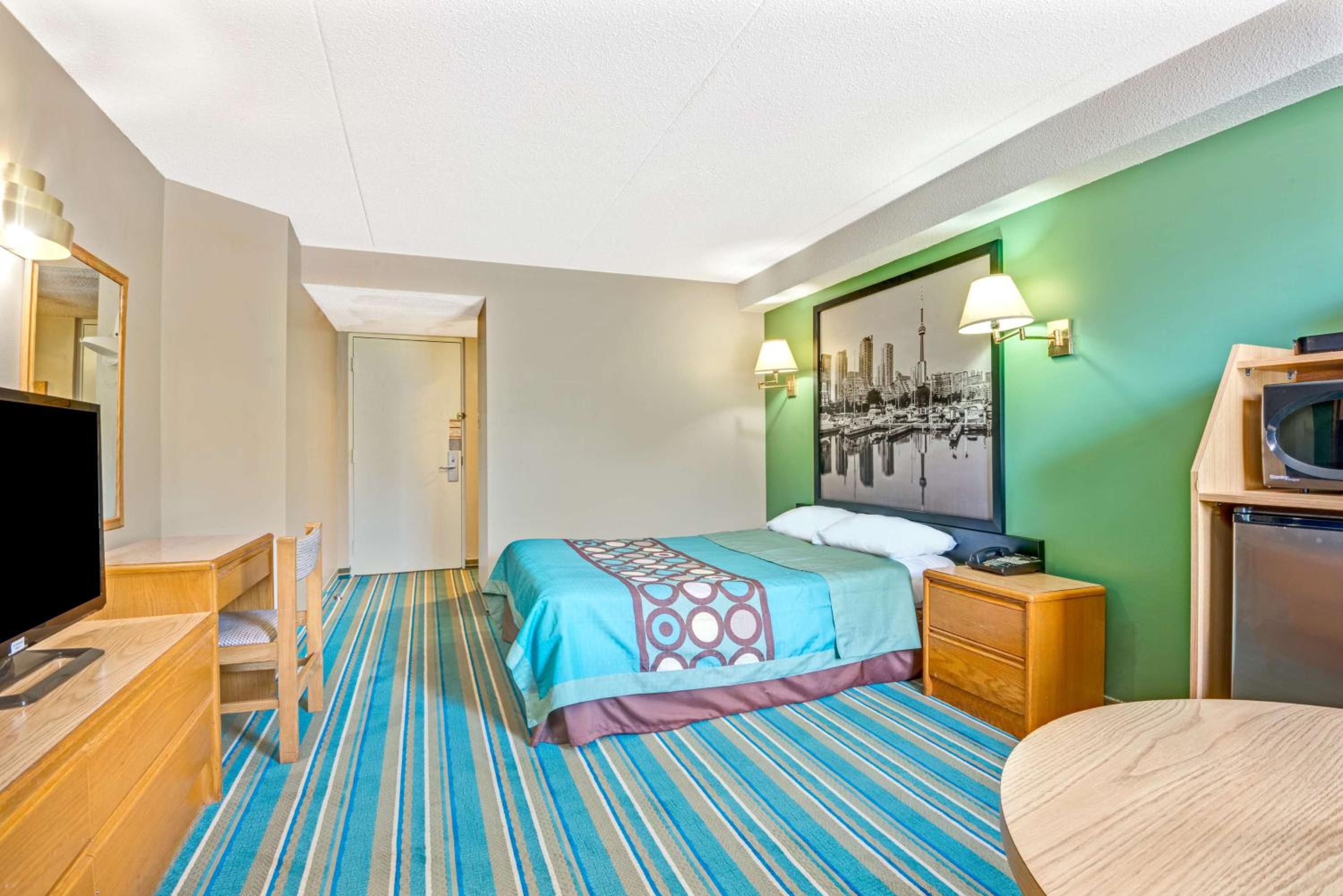 Queen Room - Non-Smoking - Photo 1