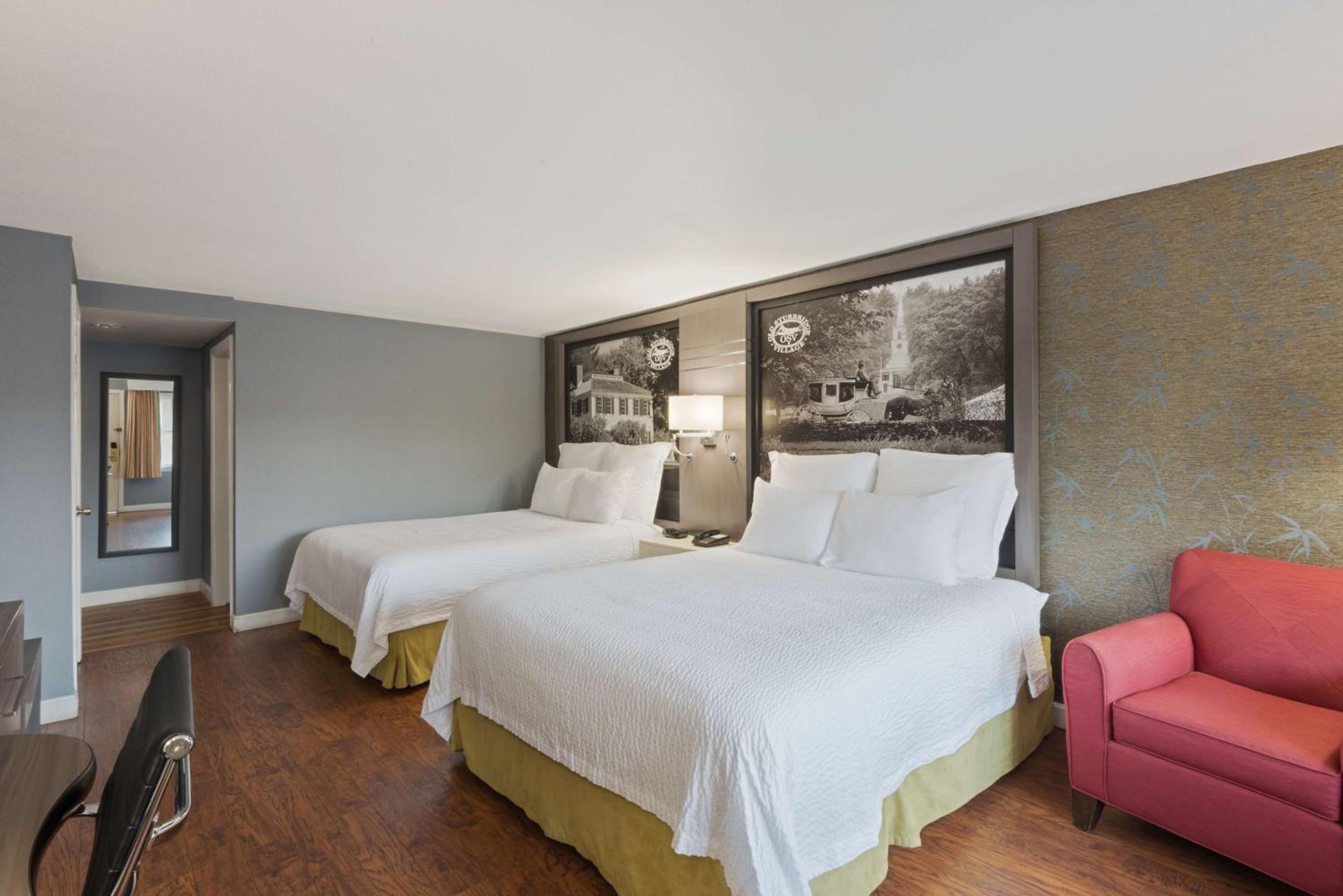 Queen Room with Two Queen Beds - Non-Smoking - Photo 1