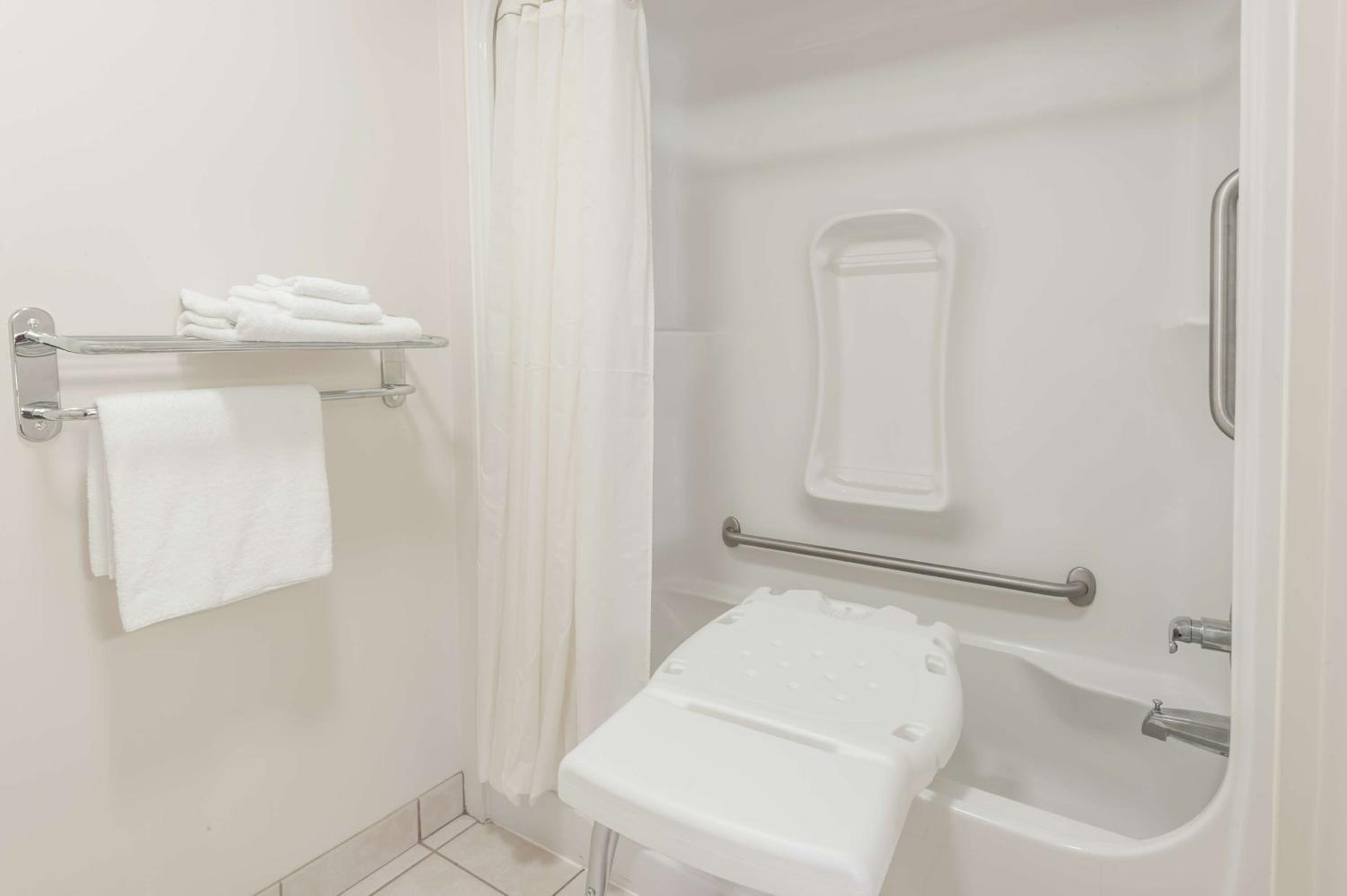 King Room - Disability Access - Non-Smoking photo 2