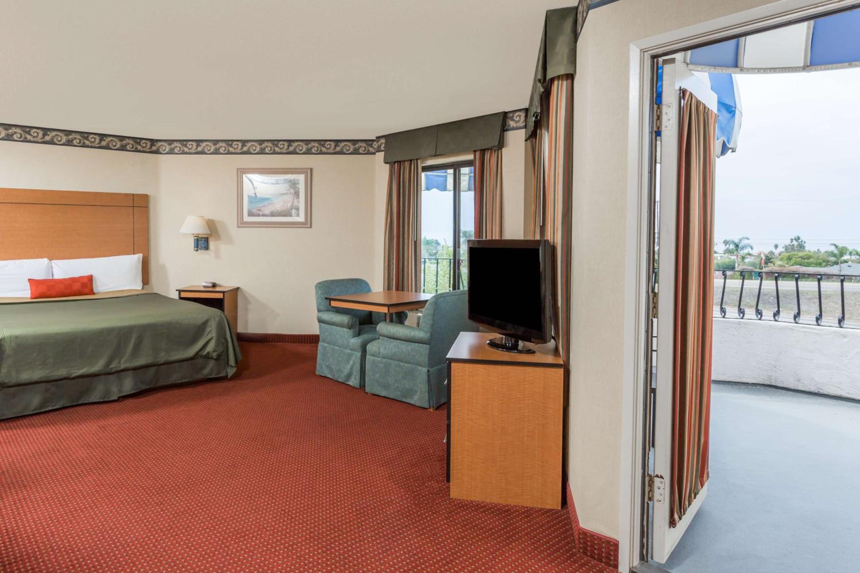 King Suite with Ocean View - Non-Smoking - Photo 1