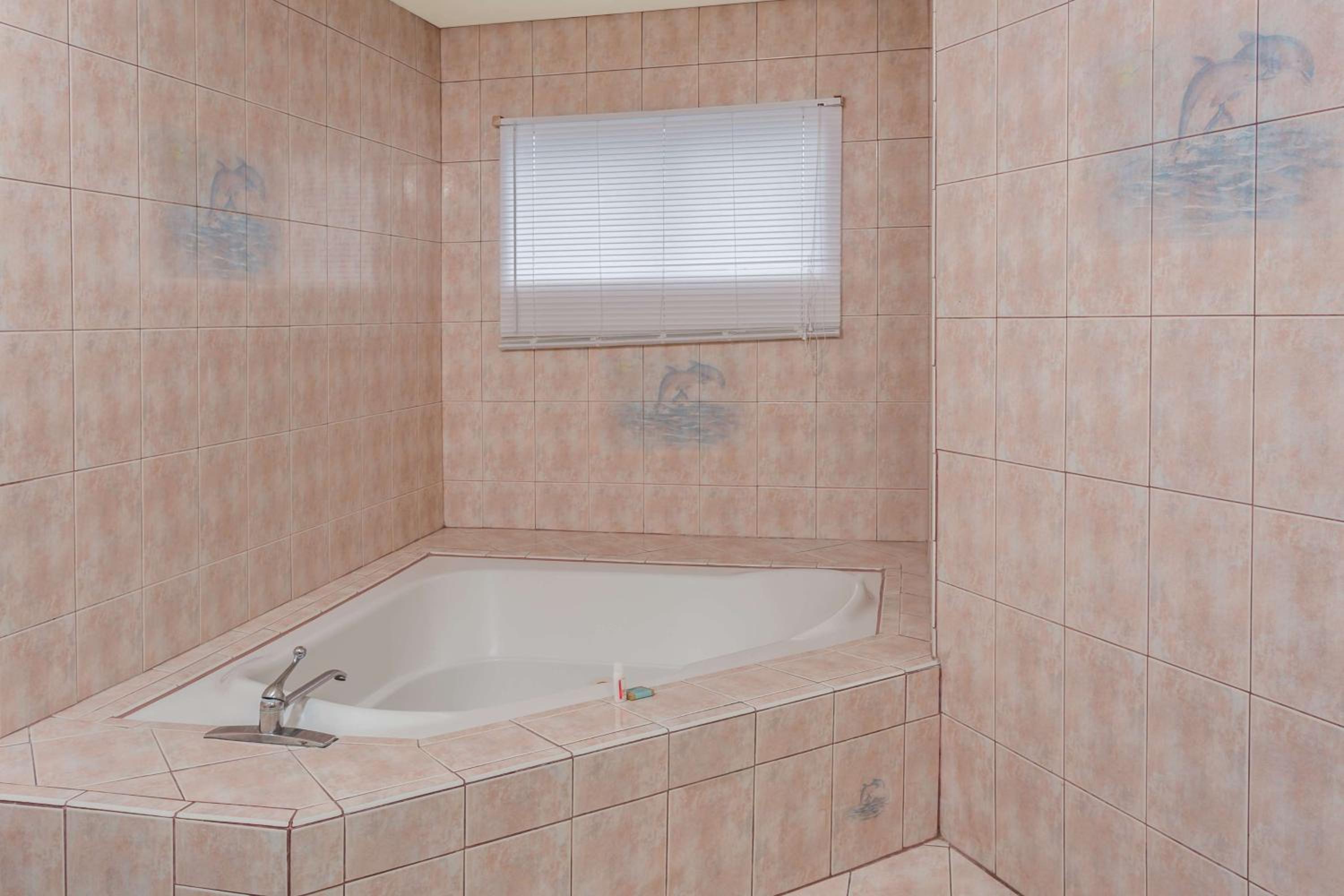 King Suite with Ocean View - Non-Smoking - Photo 2