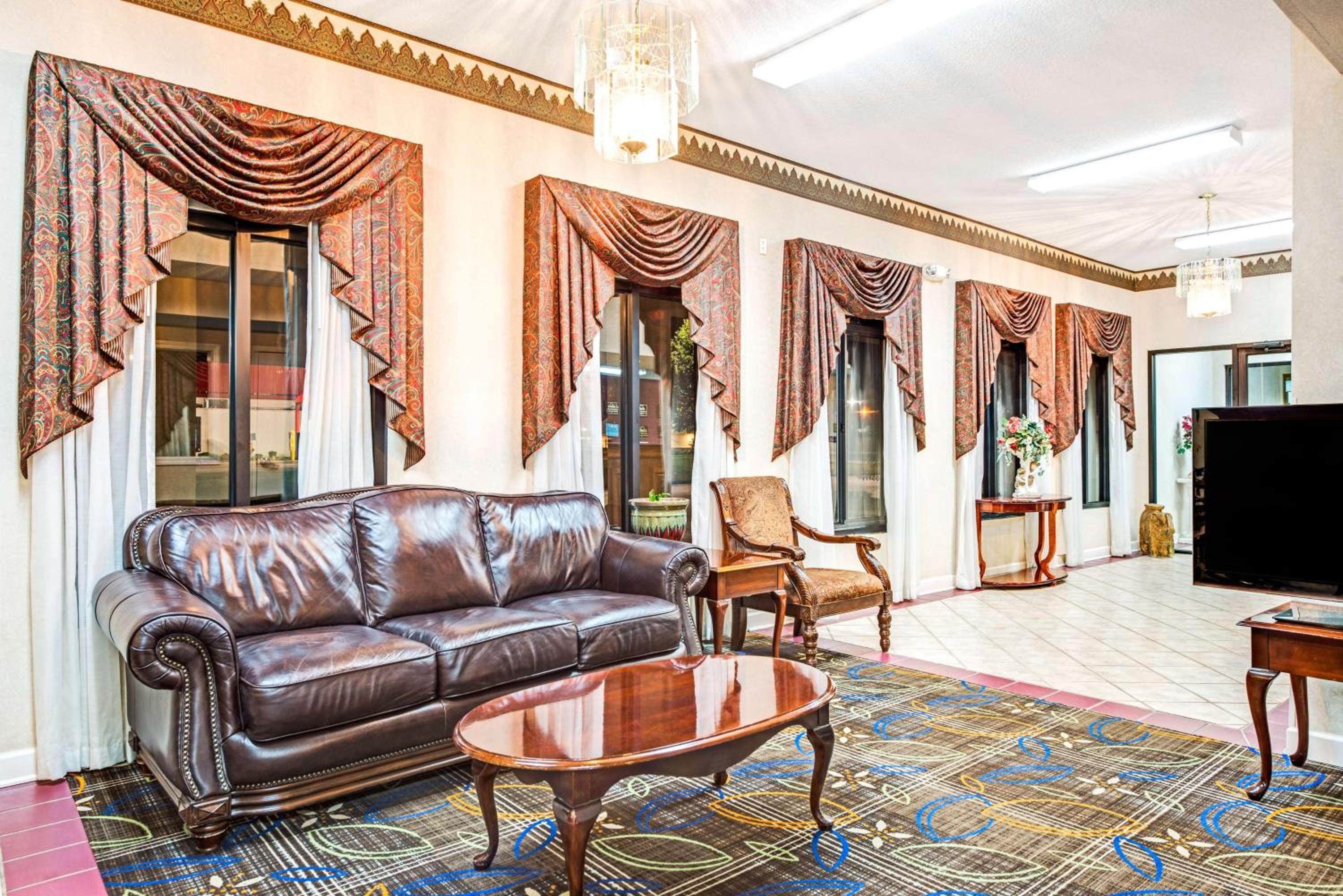 Standard King Room - Smoking - Photo 10