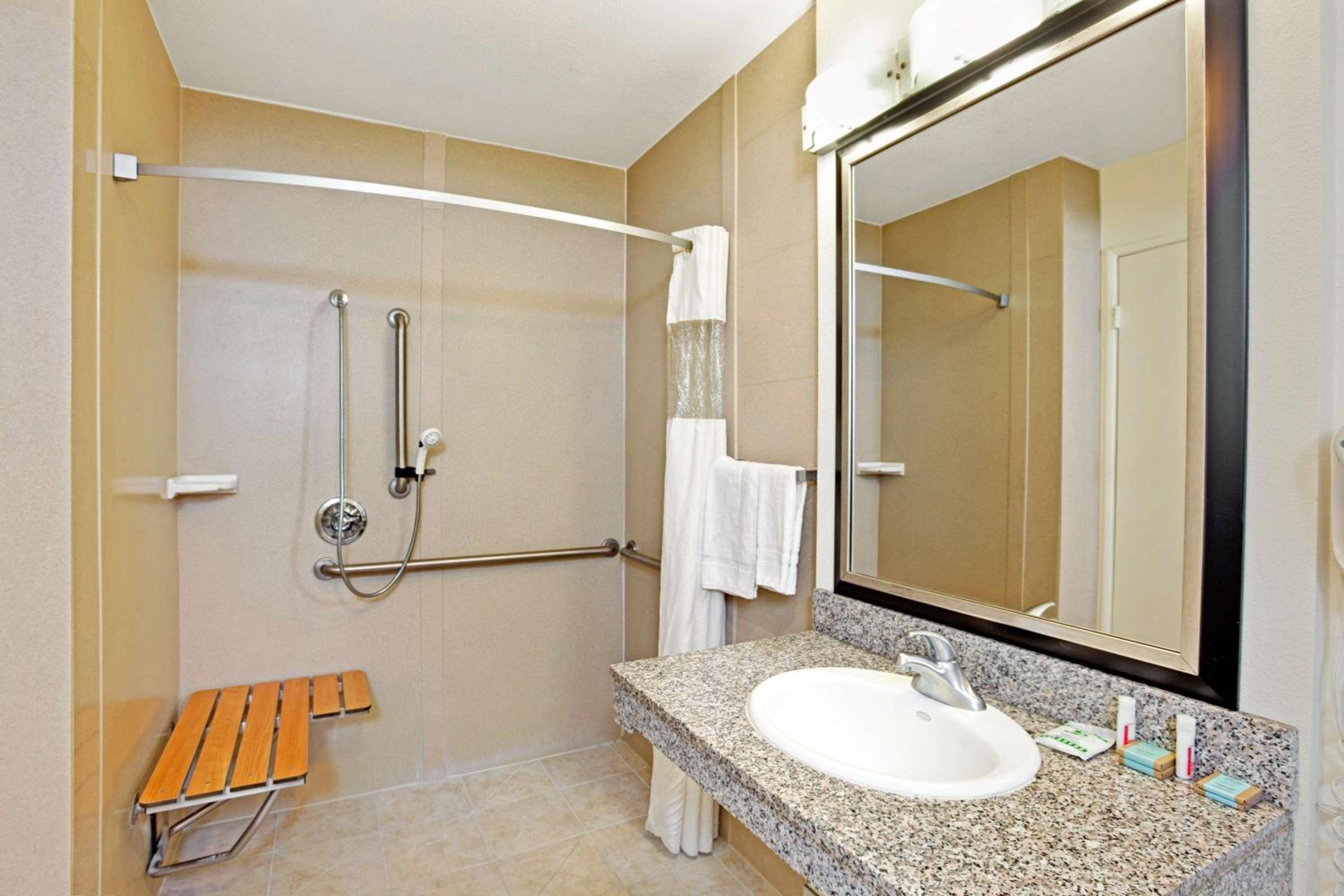 King Room - Disability Access/Non-Smoking - Photo 3