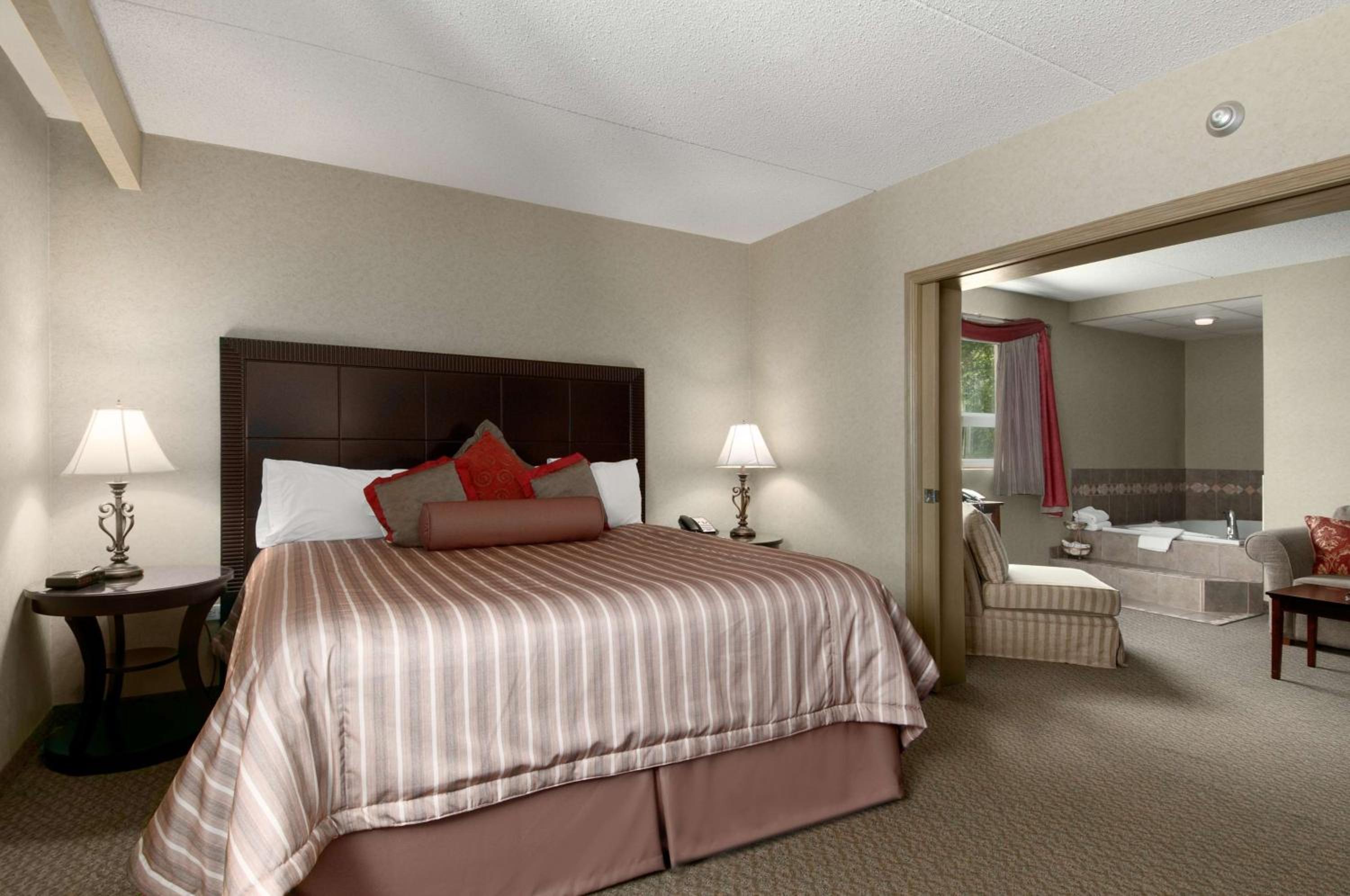 One-Bedroom King Suite - Non-Smoking - Photo 4