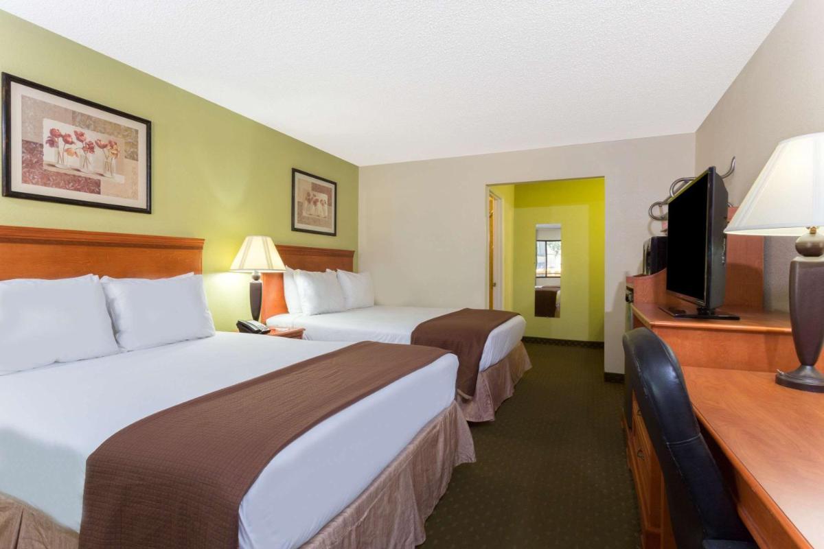 Double Room with Two Double Beds - Non-Smoking photo 2