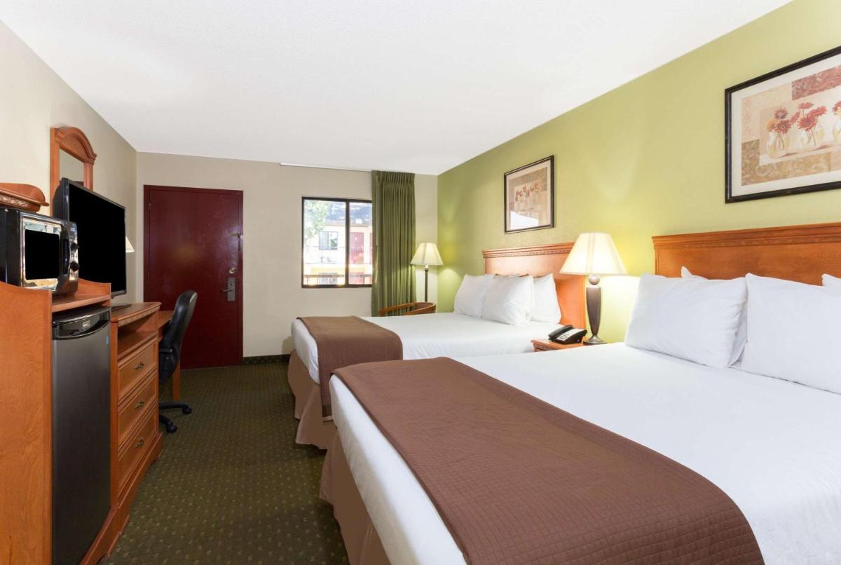 Double Room with Two Double Beds - Non-Smoking photo 1
