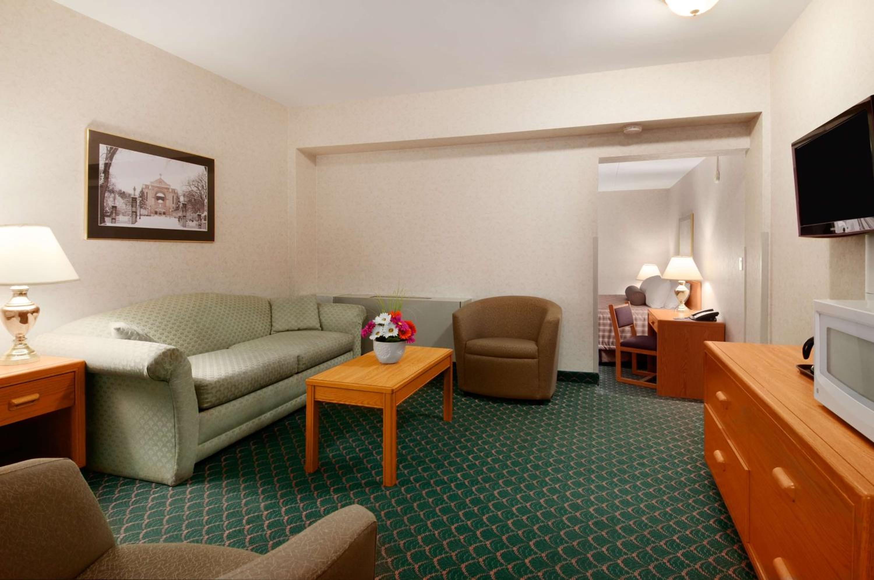 King Studio Suite - Non-Smoking - Photo 8