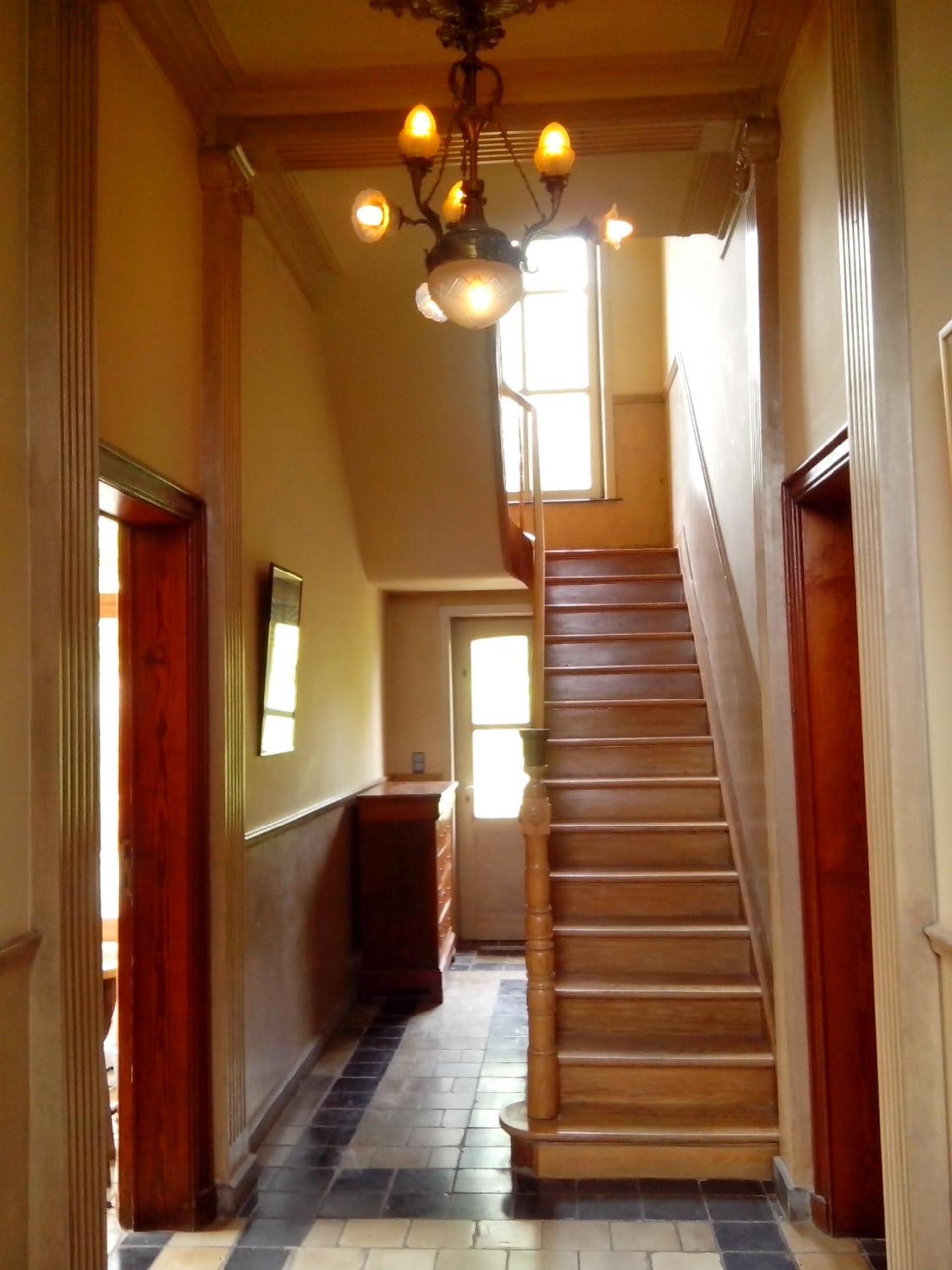Six-Bedroom House photo 2