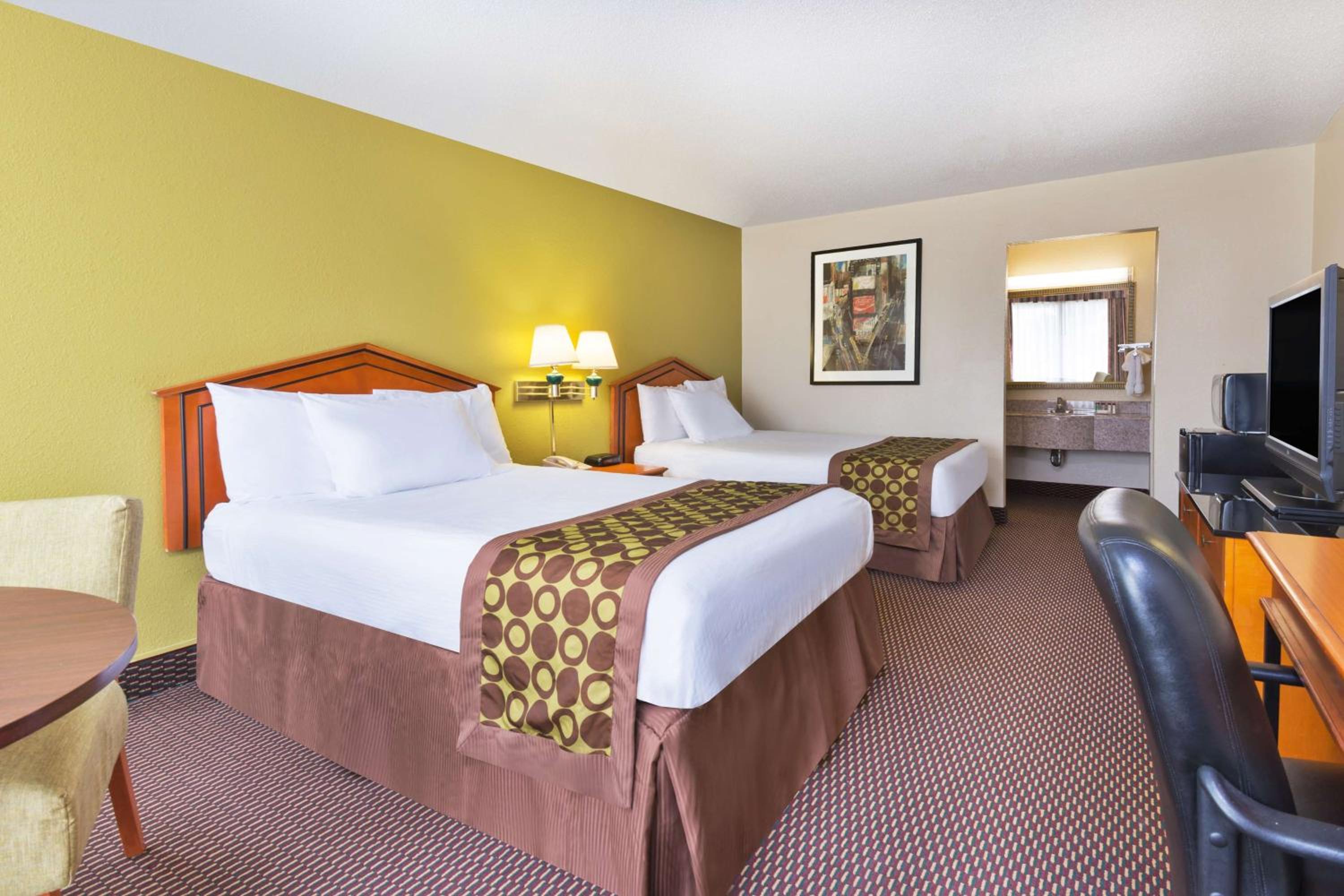 Double Room With Two Double Beds - Non-Smoking photo 2