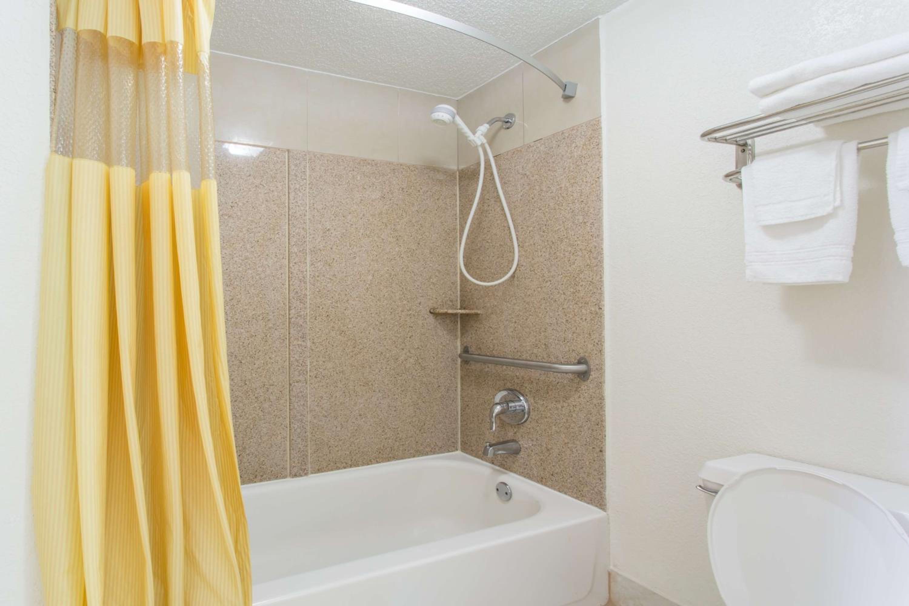 King Room - Disability Access/Non-Smoking