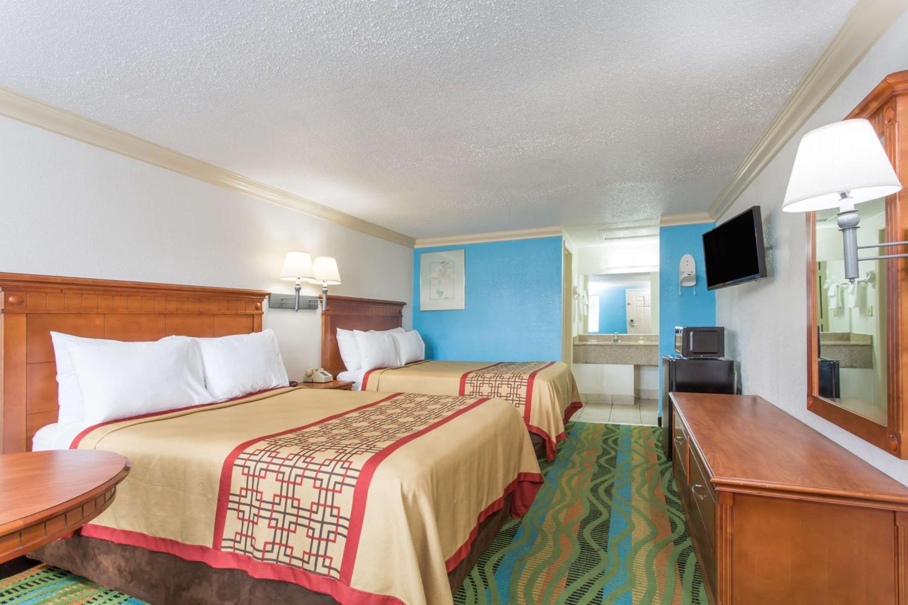 Room with Two Double Beds - Smoking - Photo 1