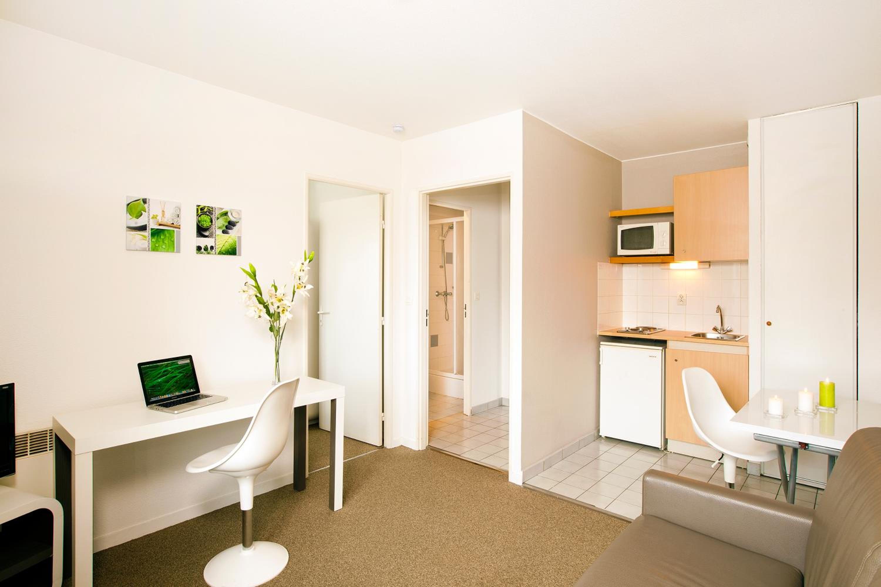 One-Bedroom Apartment (4 Adults)