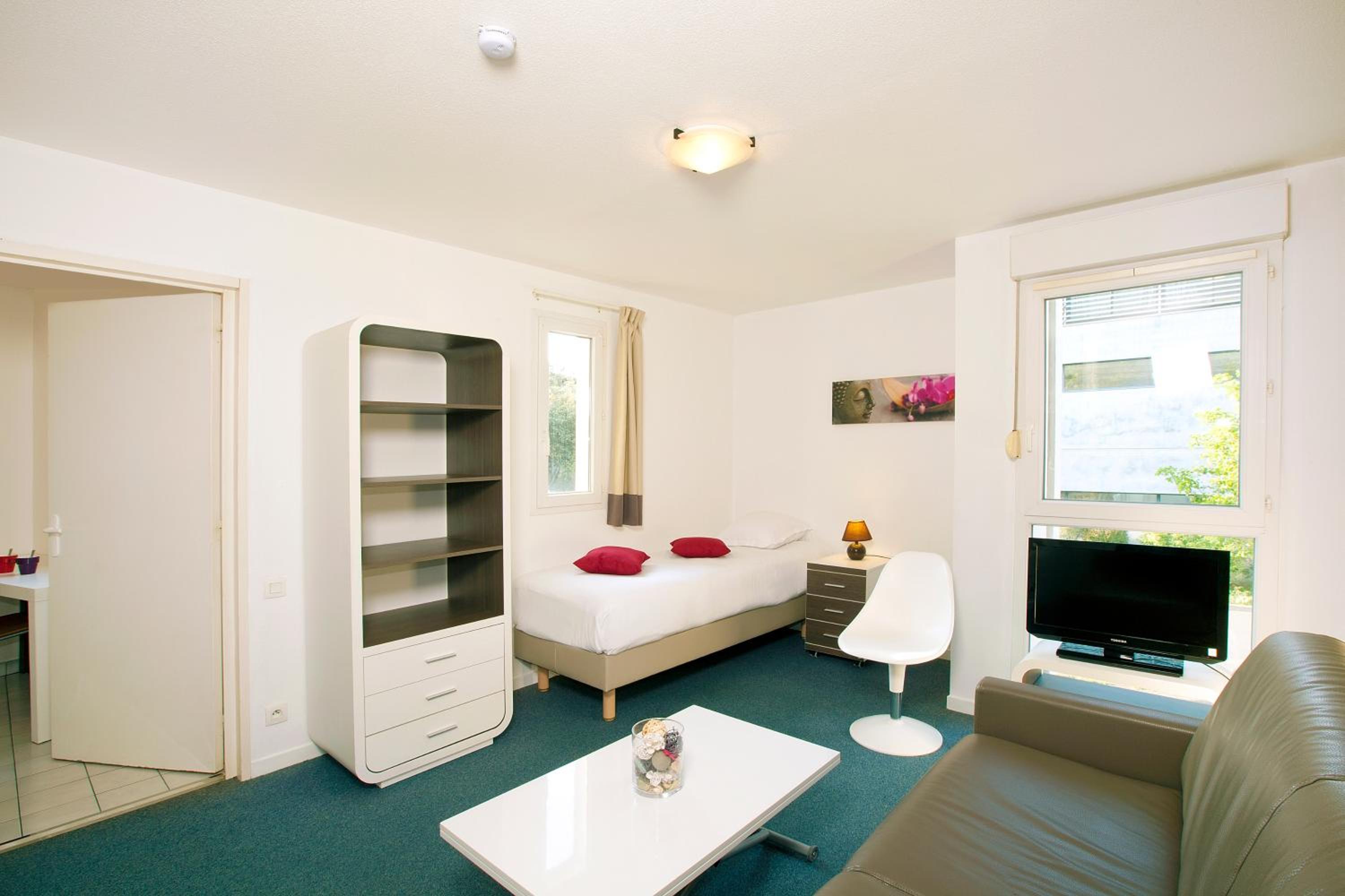 Studio (3 Adults)