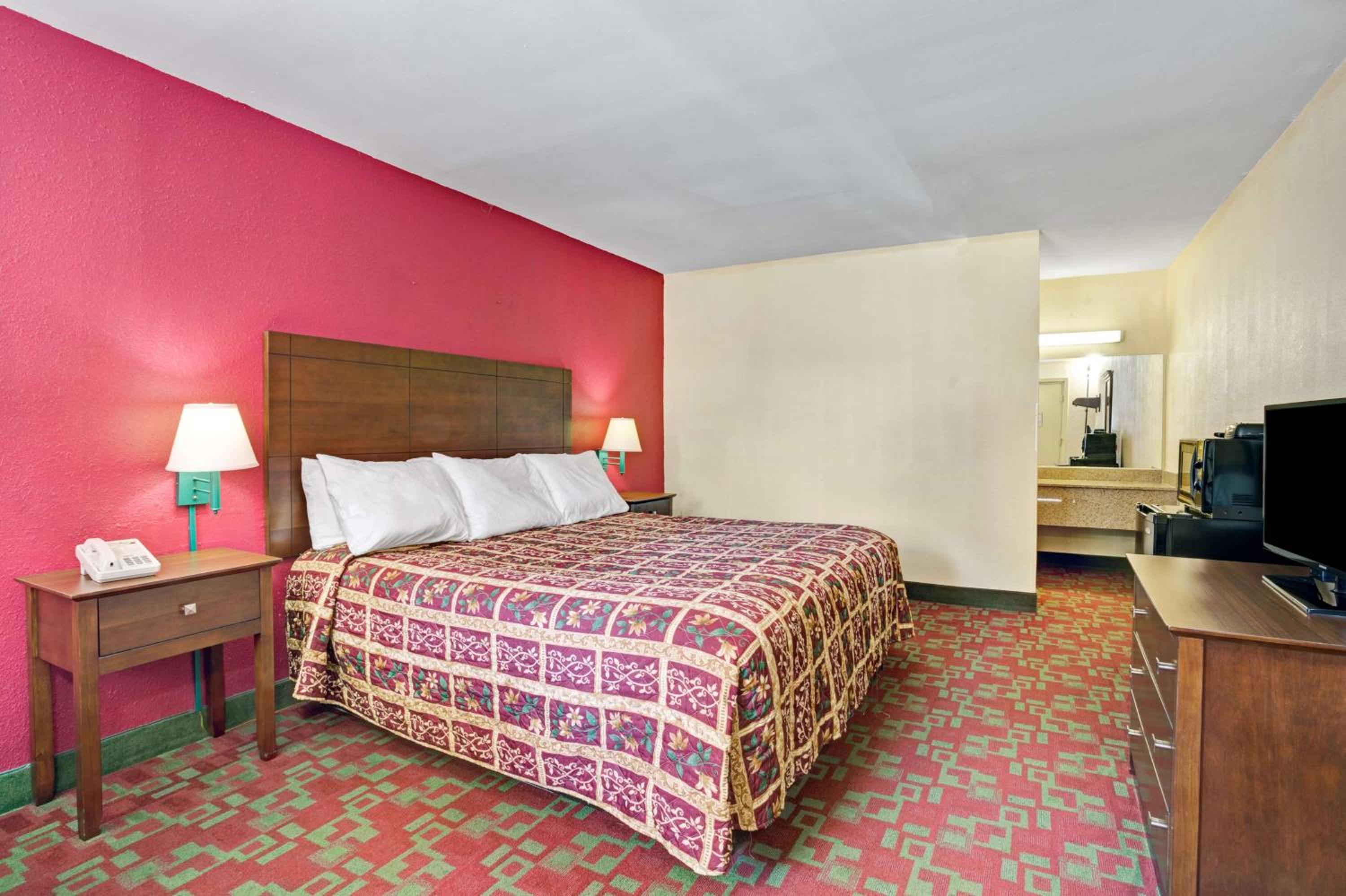 Double Room - Smoking - Photo 4