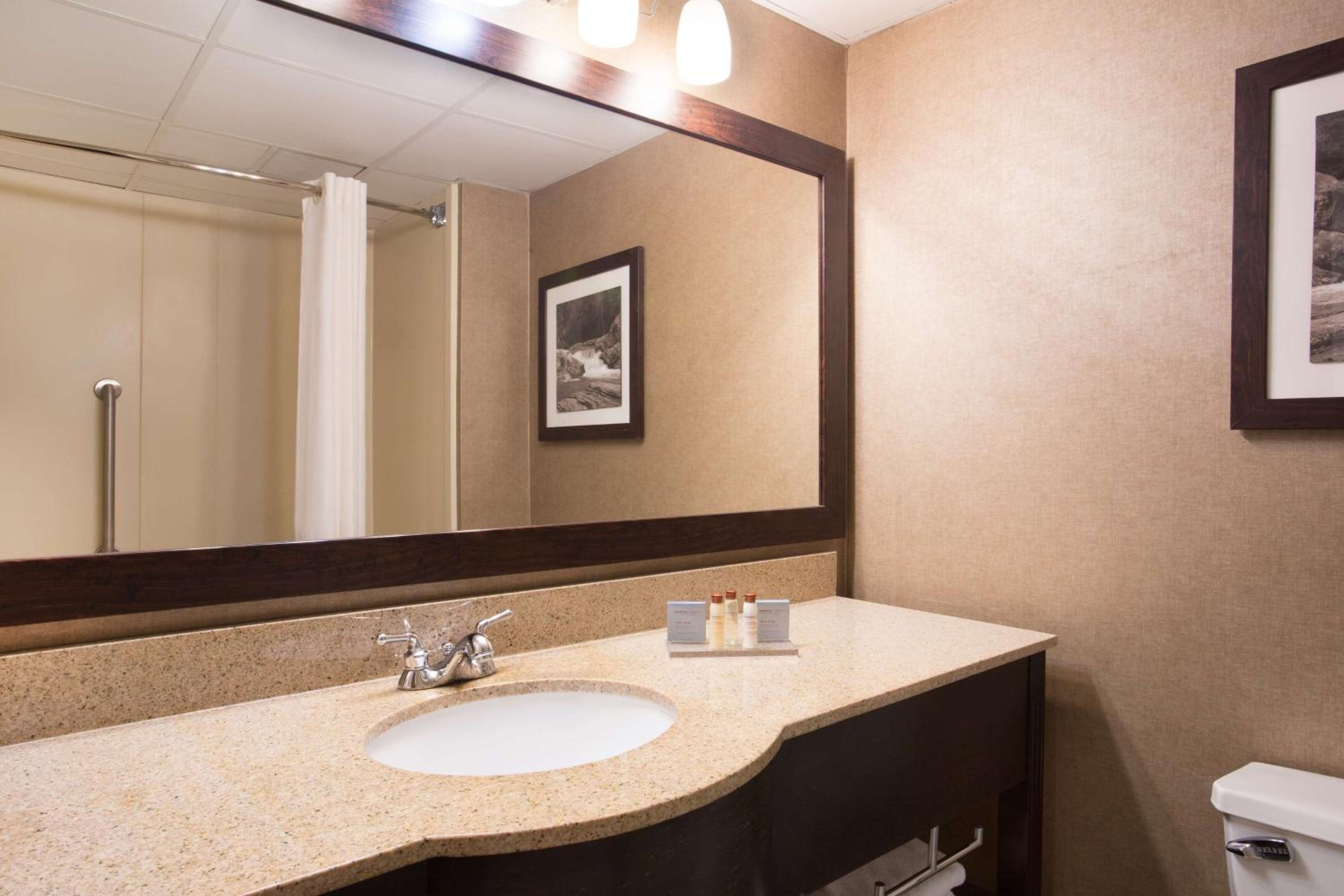 King Deluxe Room - Non-Smoking - Photo 6