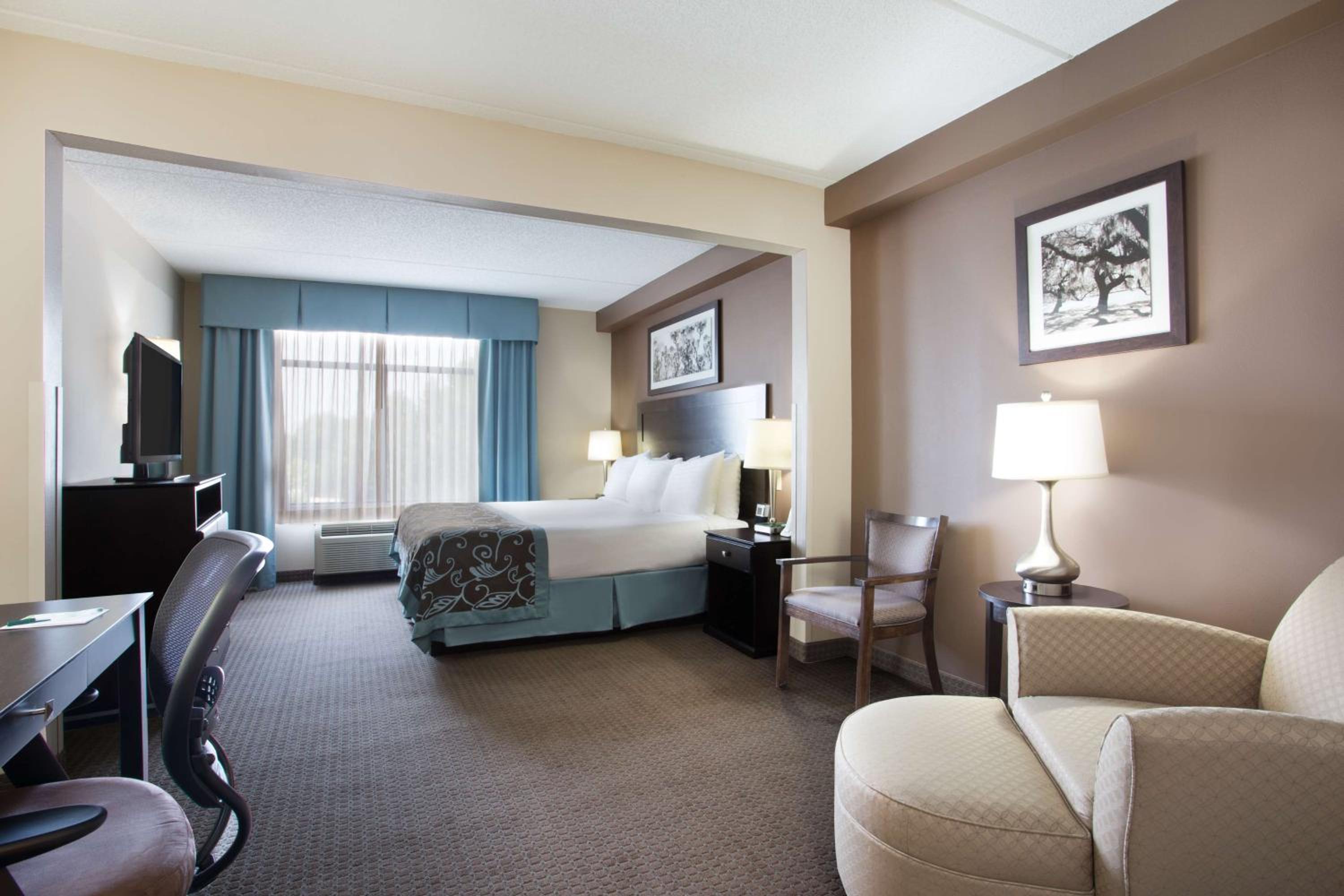 King Deluxe Room - Non-Smoking - Photo 5