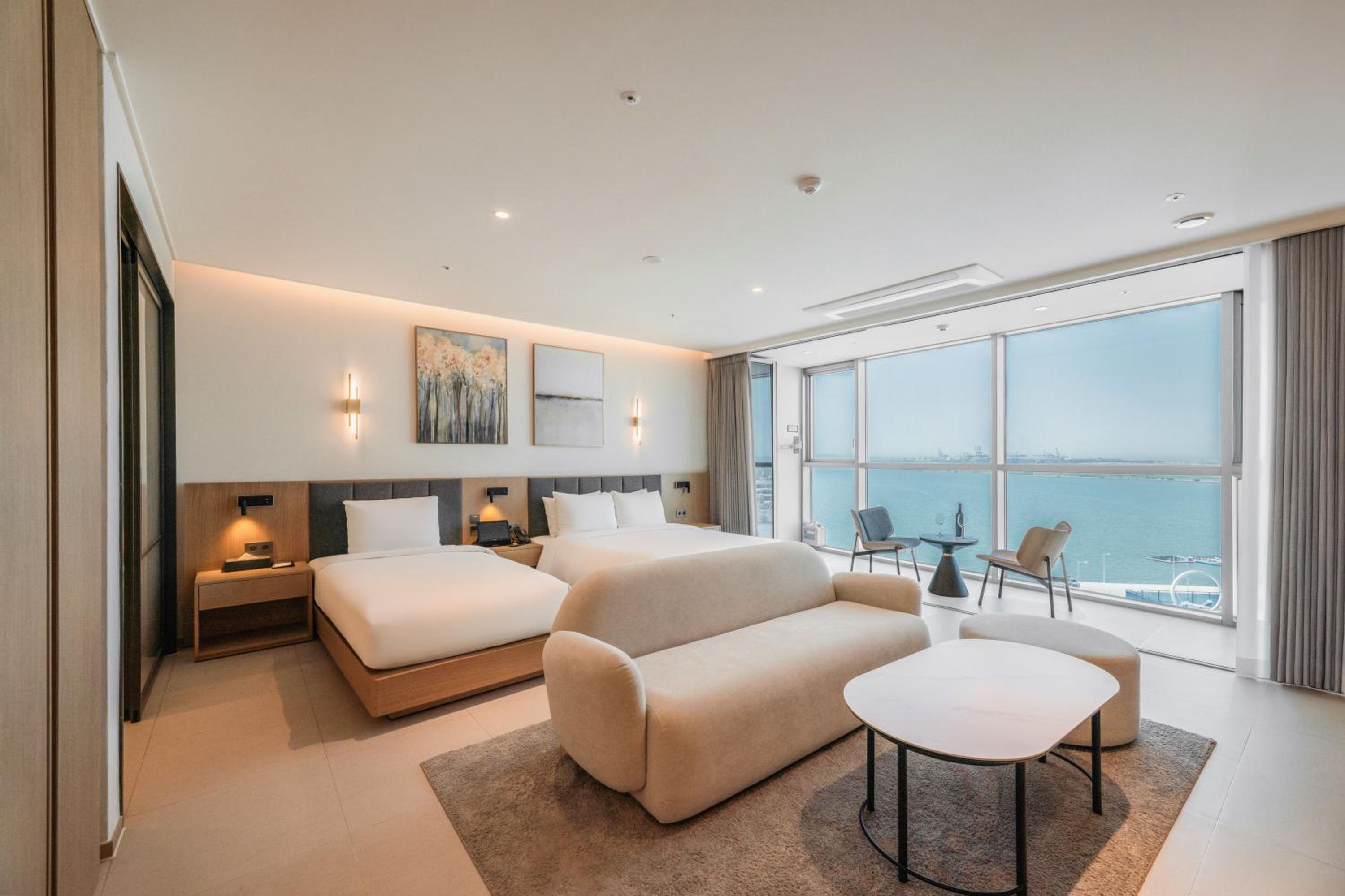 Standard Twin Room with Half-ocean View - Infinity Pool for 2 Included - Photo 1