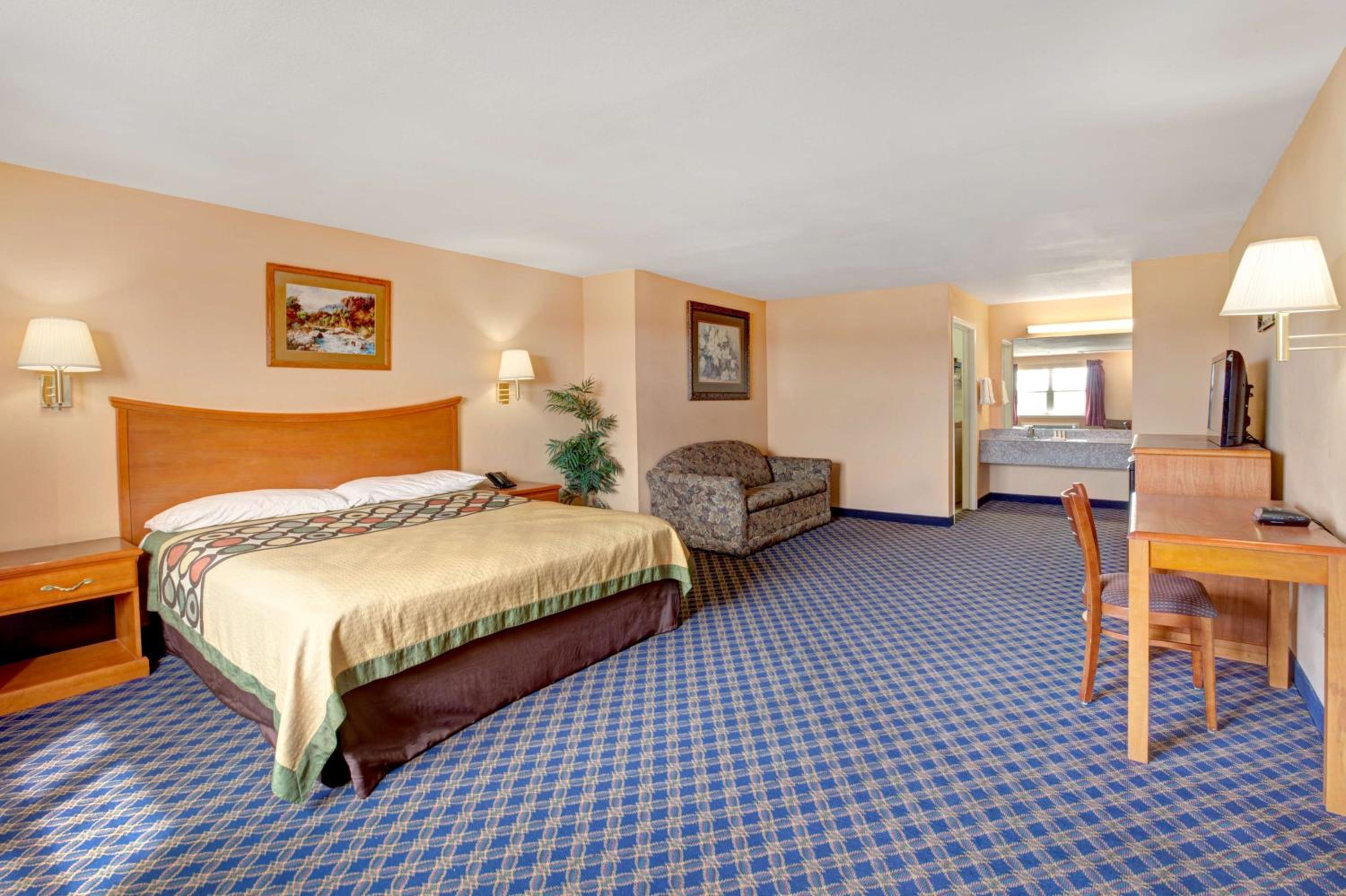 Deluxe King Room - Non-Smoking - Photo 7