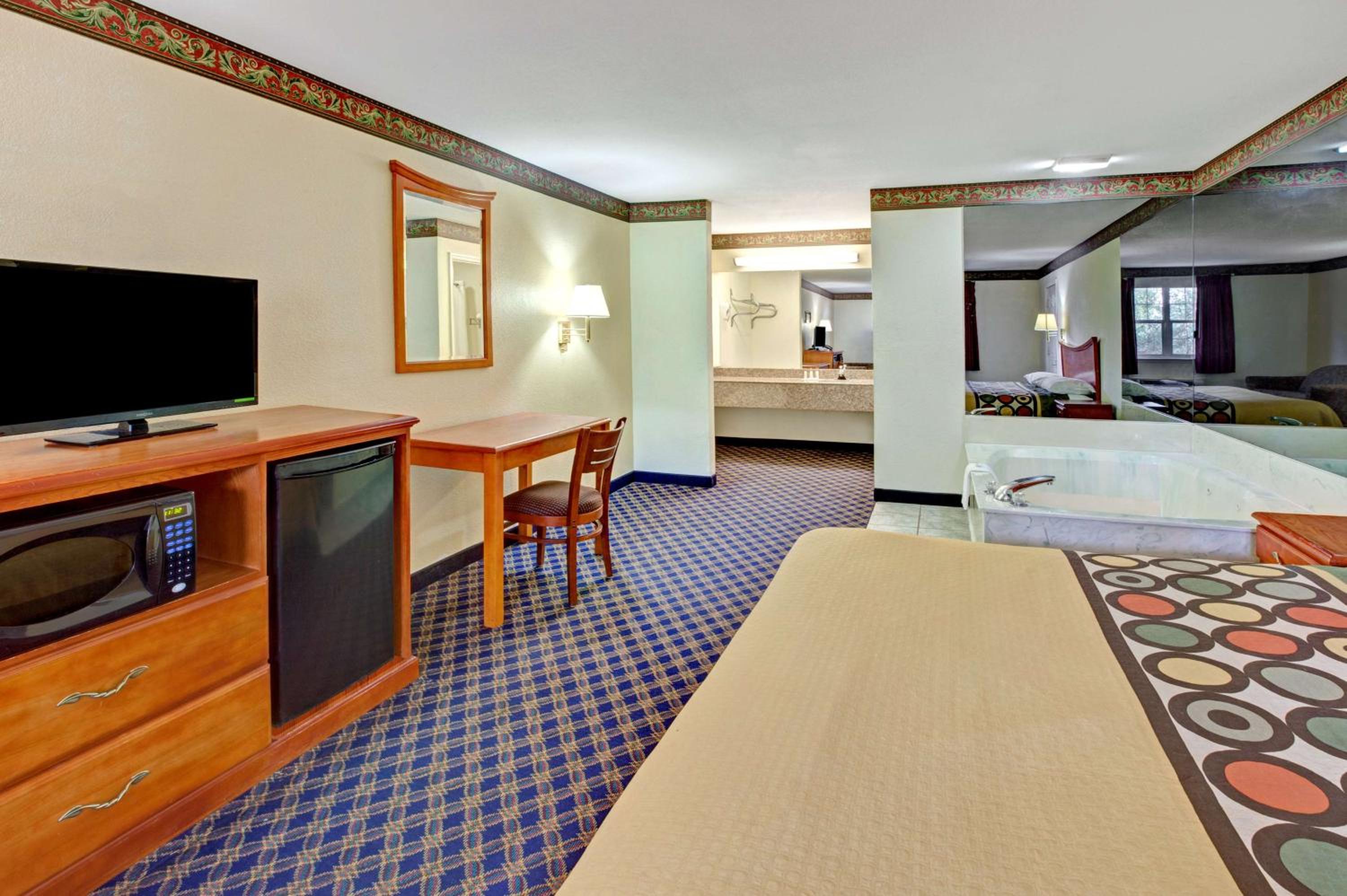King Studio Suite - Non-Smoking - Photo 9