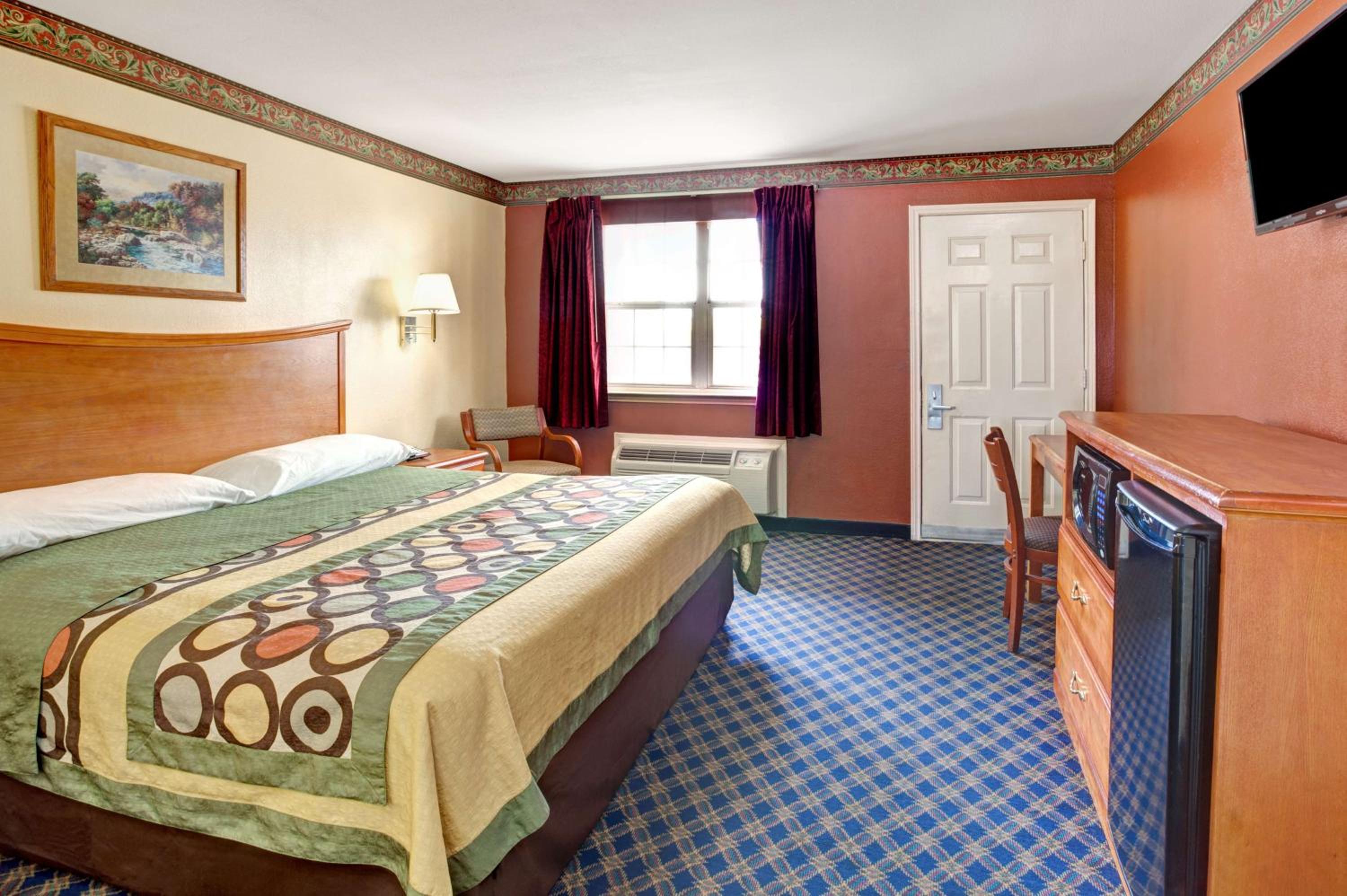 King Room - Non-Smoking - Photo 2