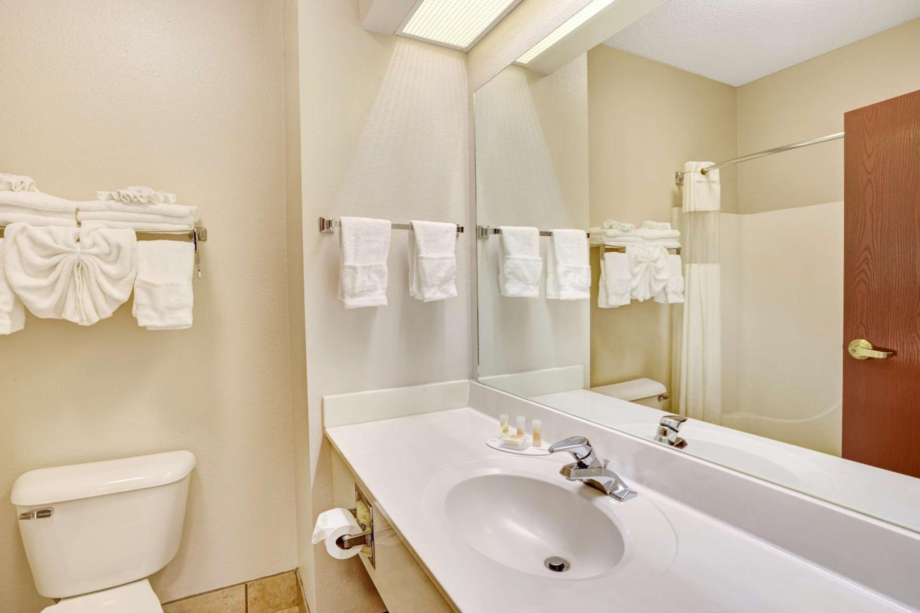 Days Inn & Suites by Wyndham Louisville SW, Bilde 2