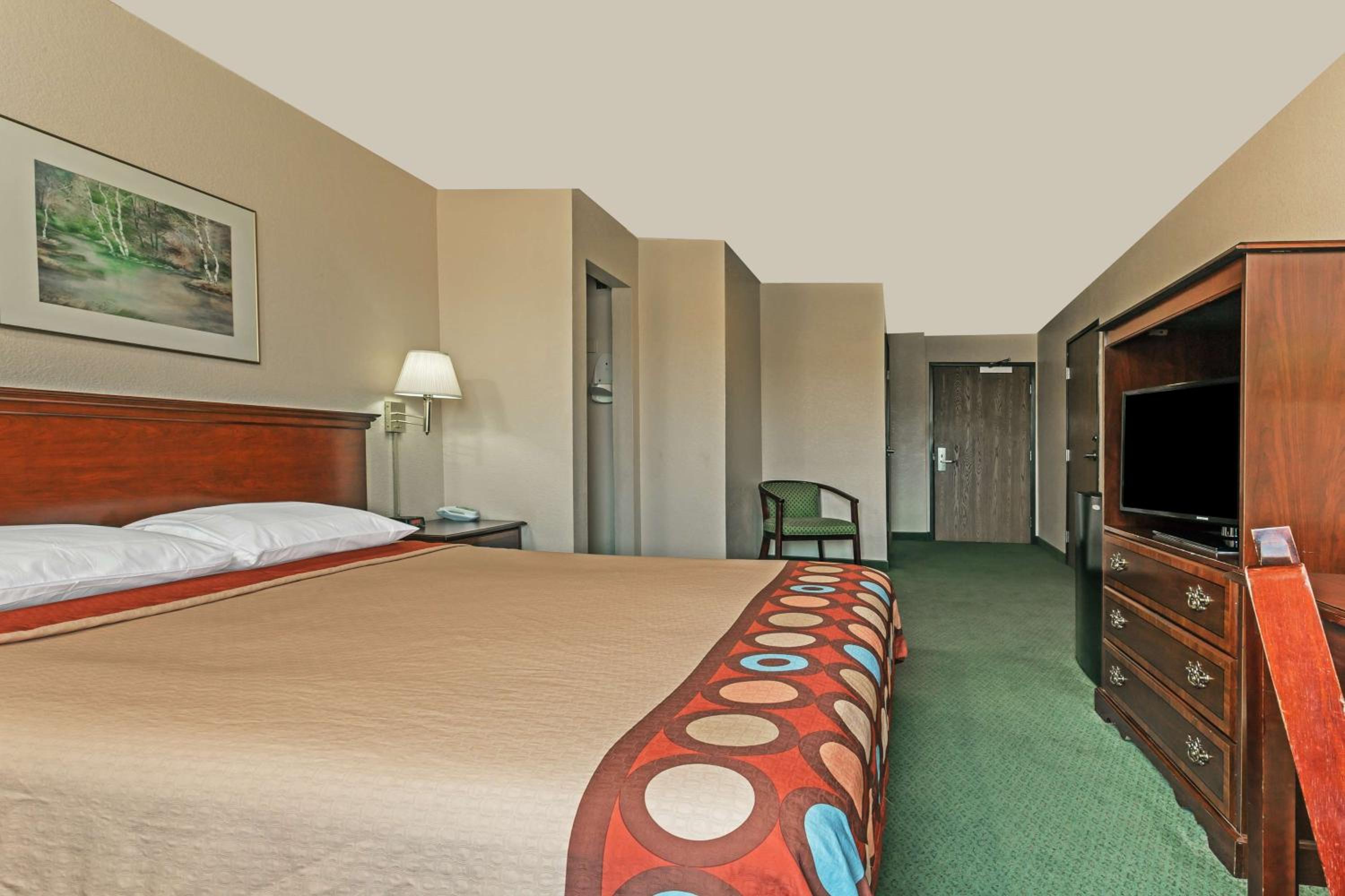 King Room - Non-Smoking - Photo 3