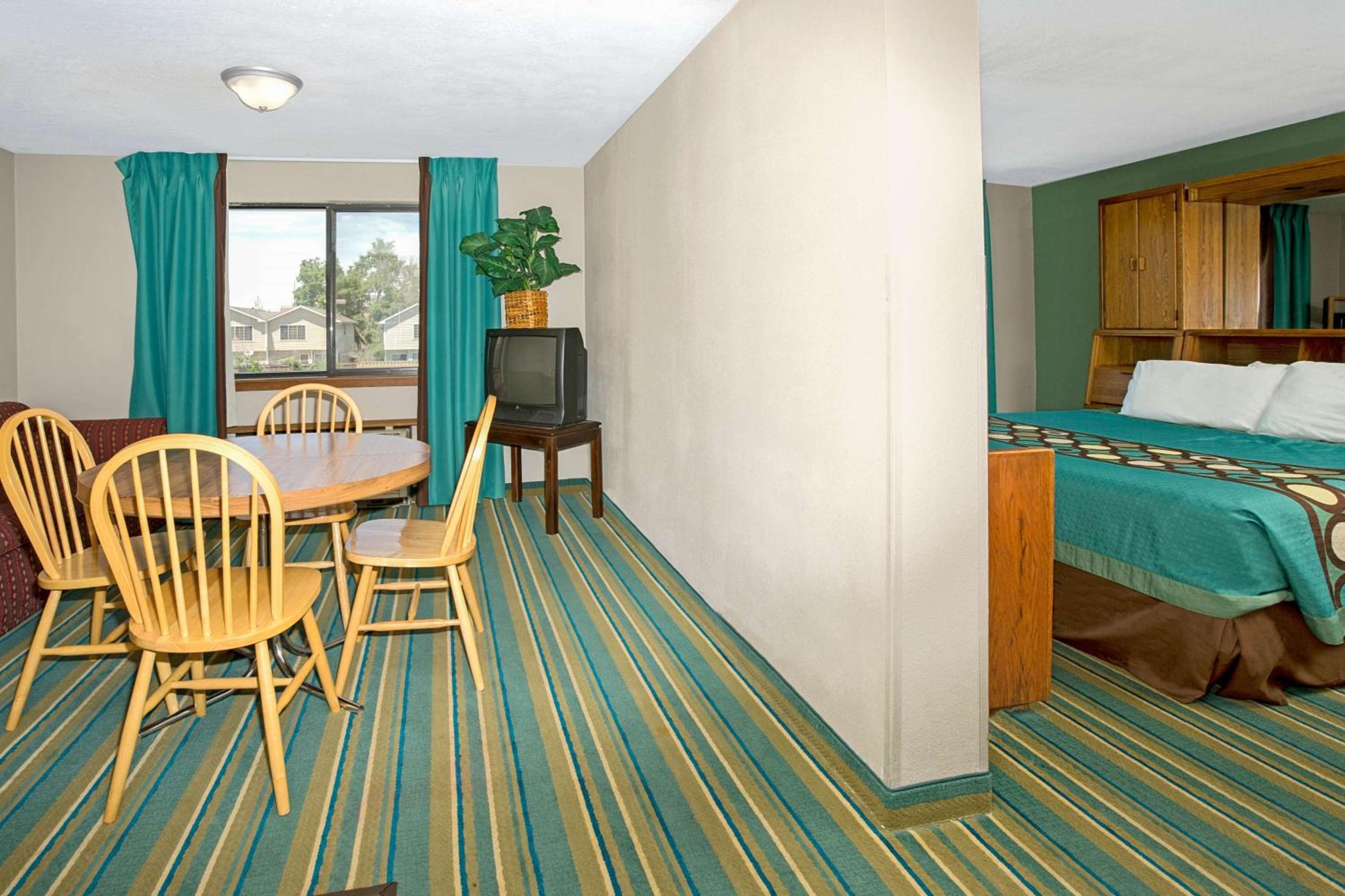 King Studio Suite, Non-Smoking - Photo 3