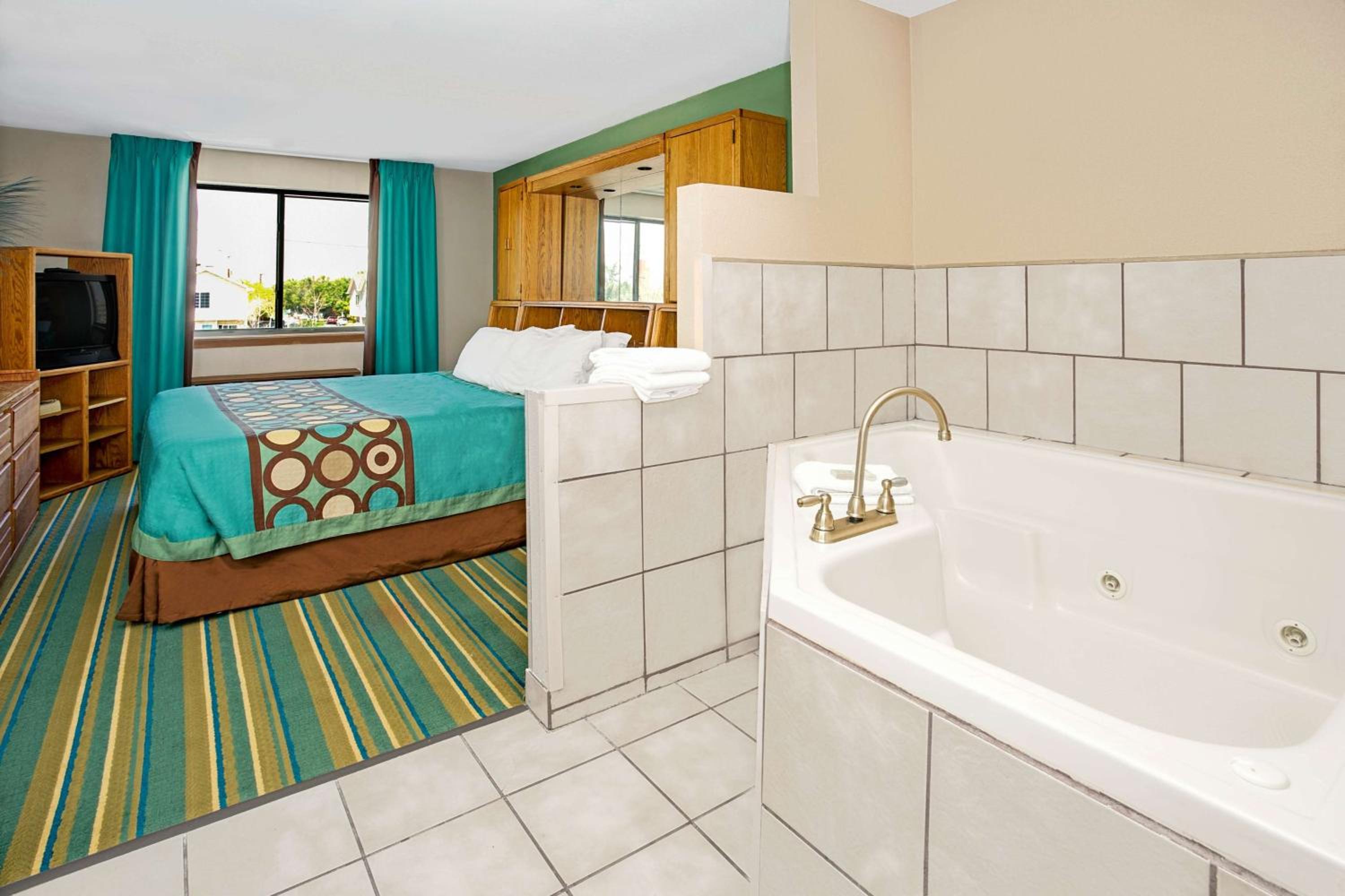 King Studio Suite, Non-Smoking - Photo 1