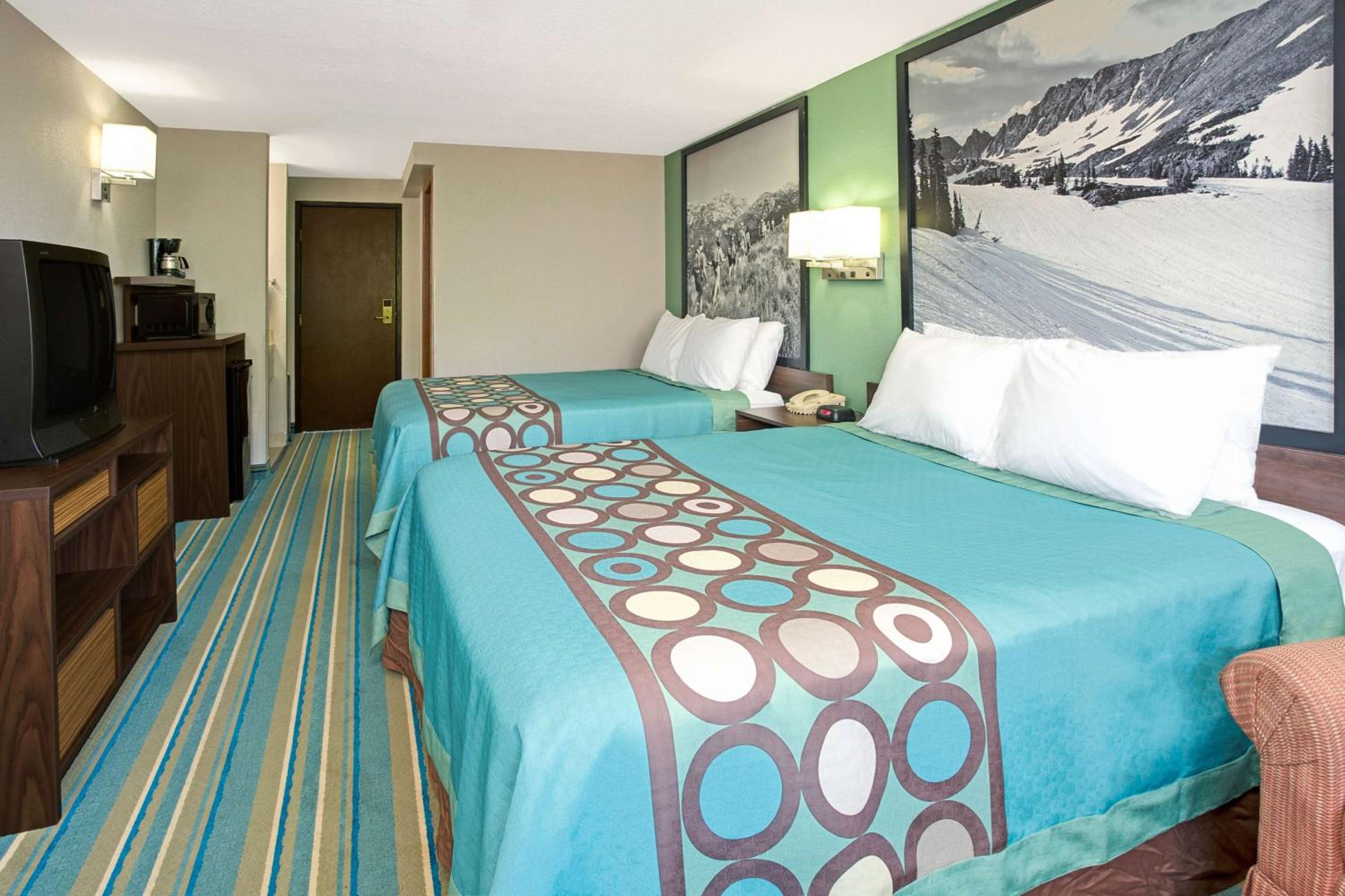 Queen Room with Two Queen Beds - Non-Smoking - Photo 1