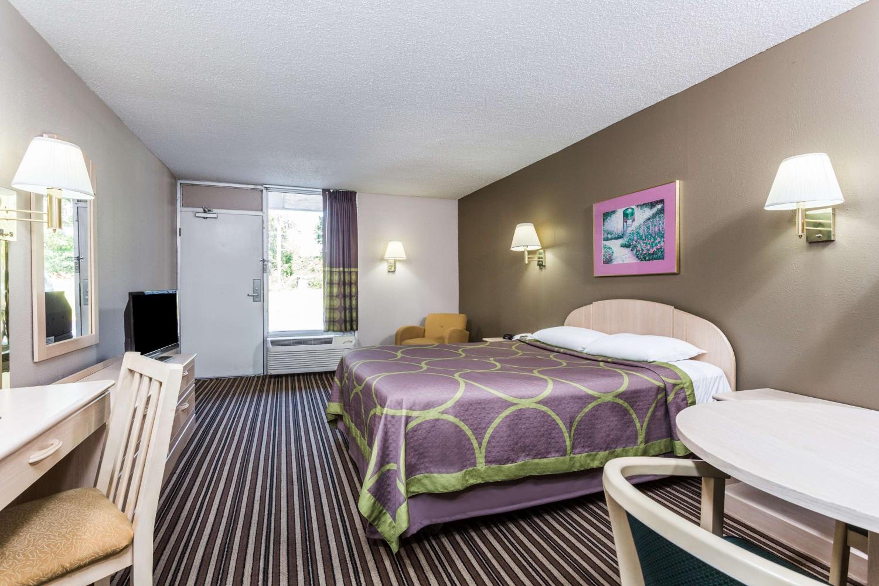Queen Room - Mobility Access/Non-Smoking - Photo 3