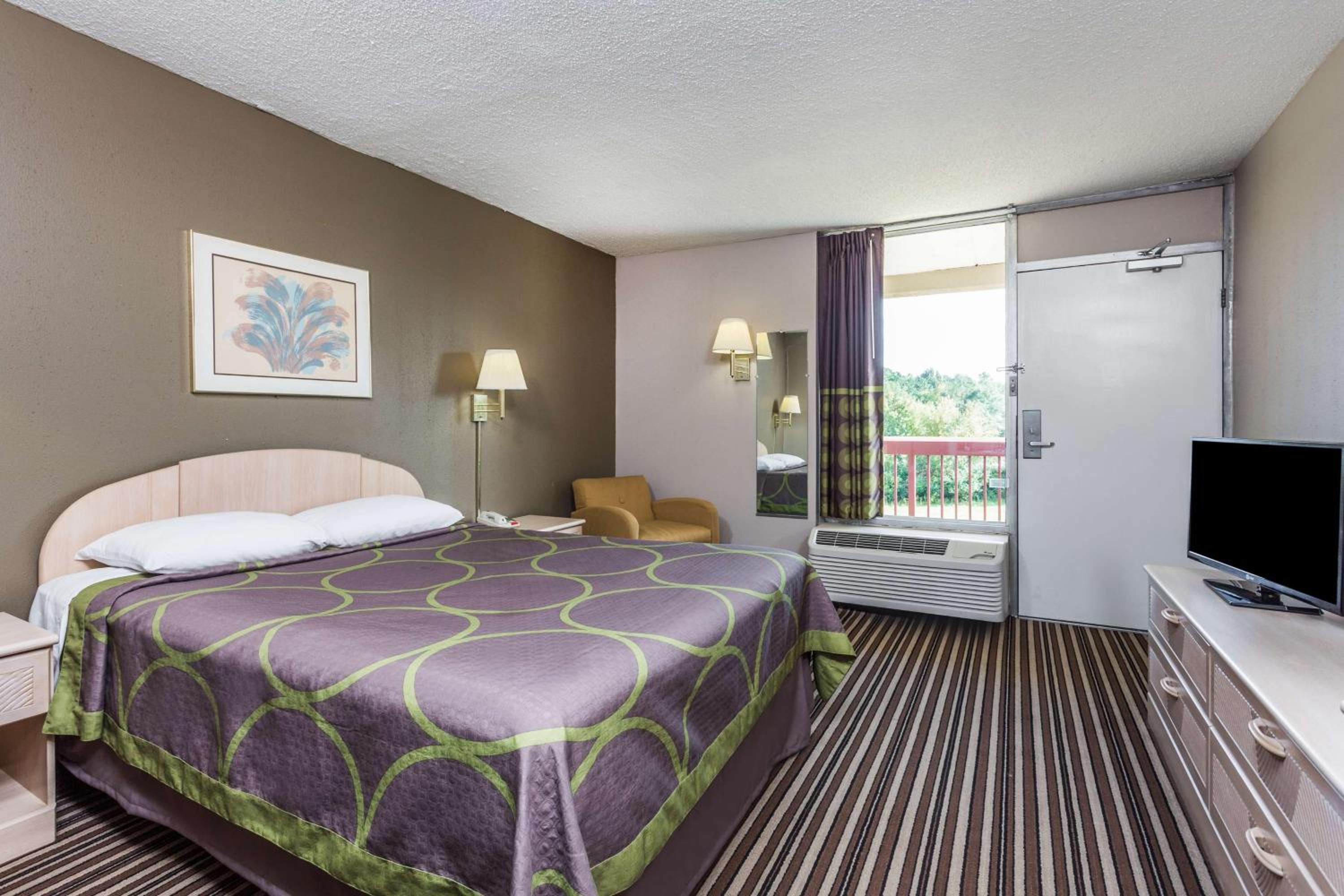 Queen Room - Mobility Access/Non-Smoking - Photo 2