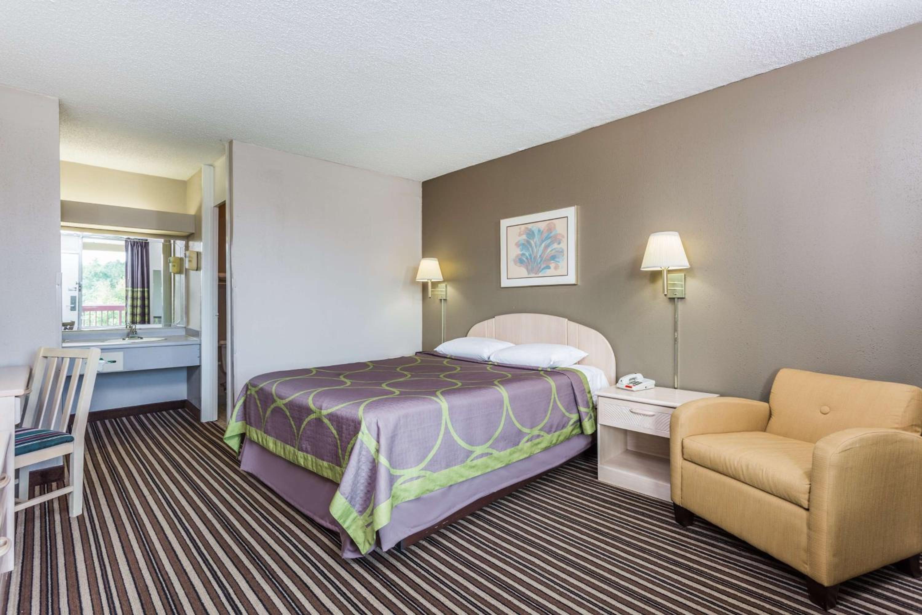 Queen Room - Mobility Access/Non-Smoking - Photo 1