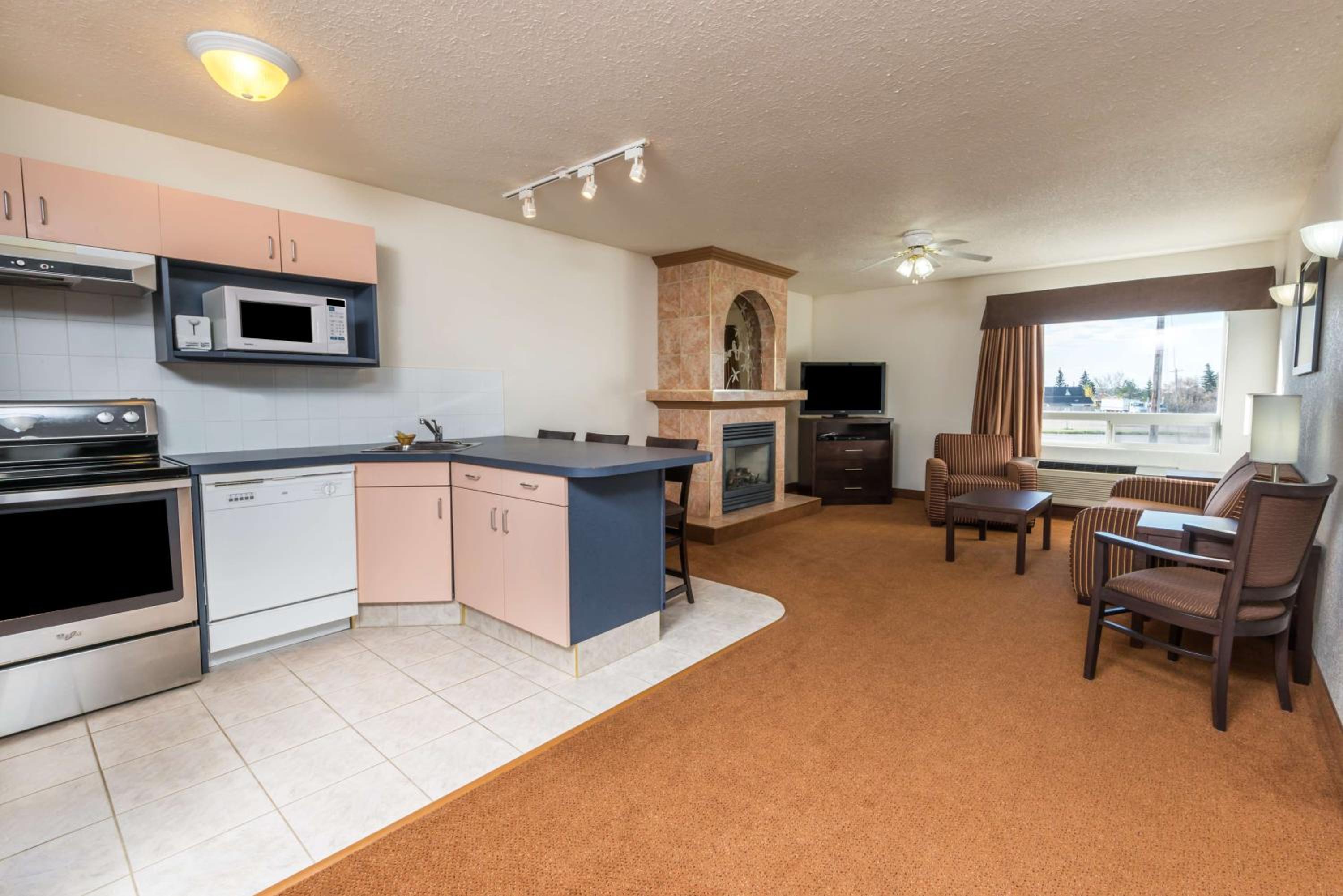 Premier Queen Suite - Non-Smoking photo 1