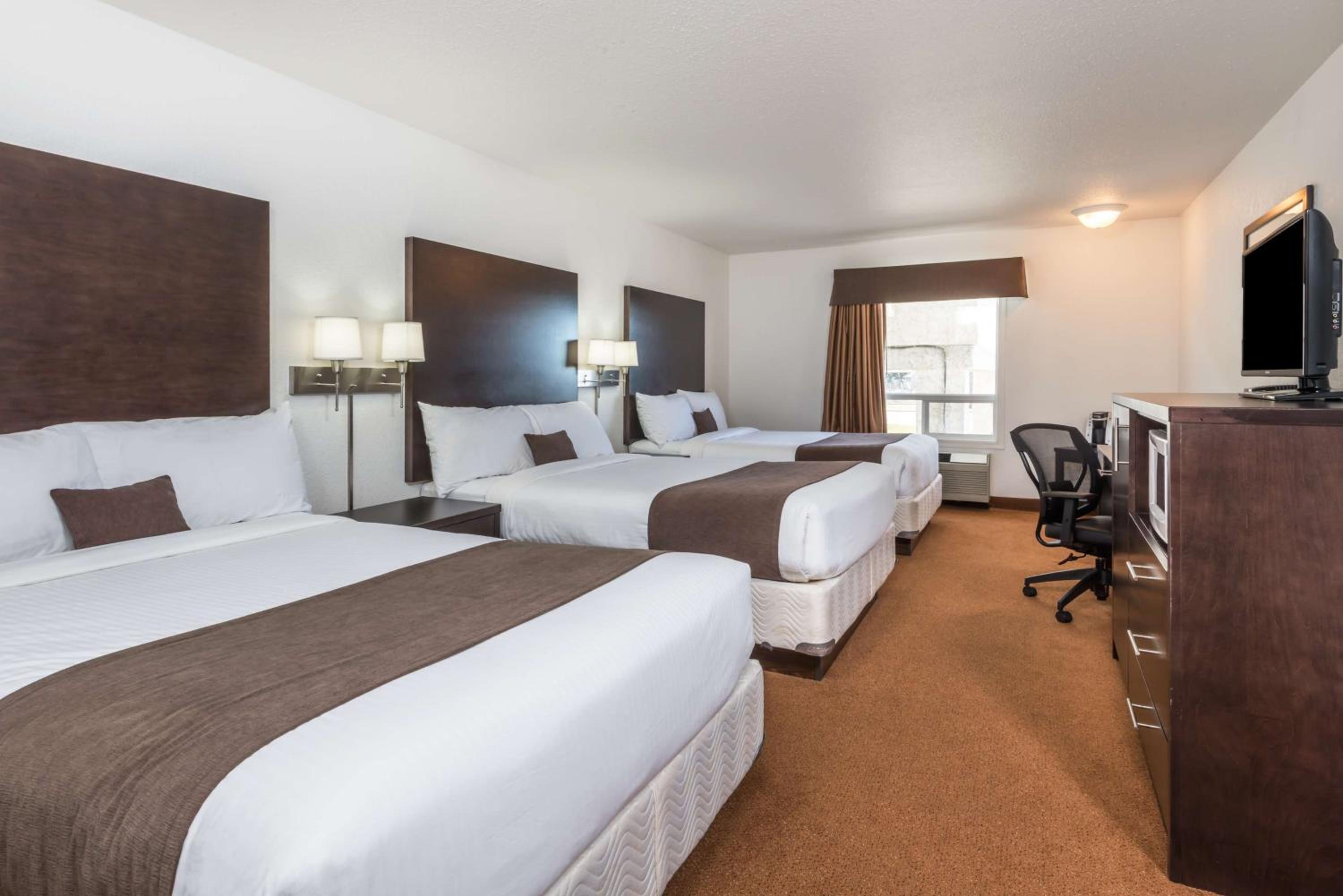 Deluxe Double Room with Two Double Beds - Non-Smoking photo 3