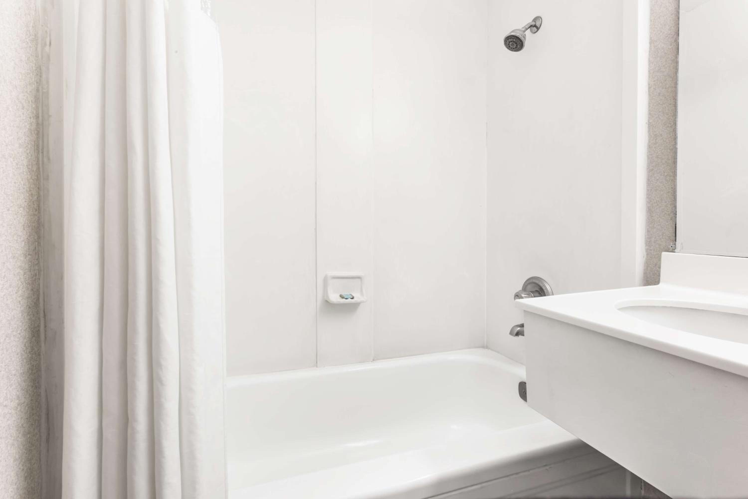 Double Room with Two Double Beds - Non-Smoking - Photo 8