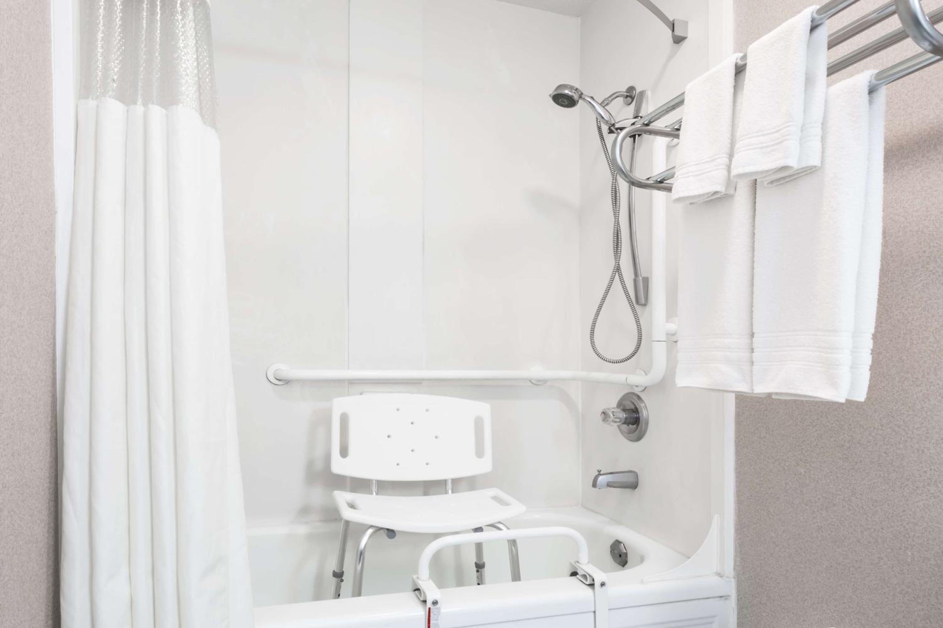 King Room - Disability Access/Non-Smoking - Photo 3